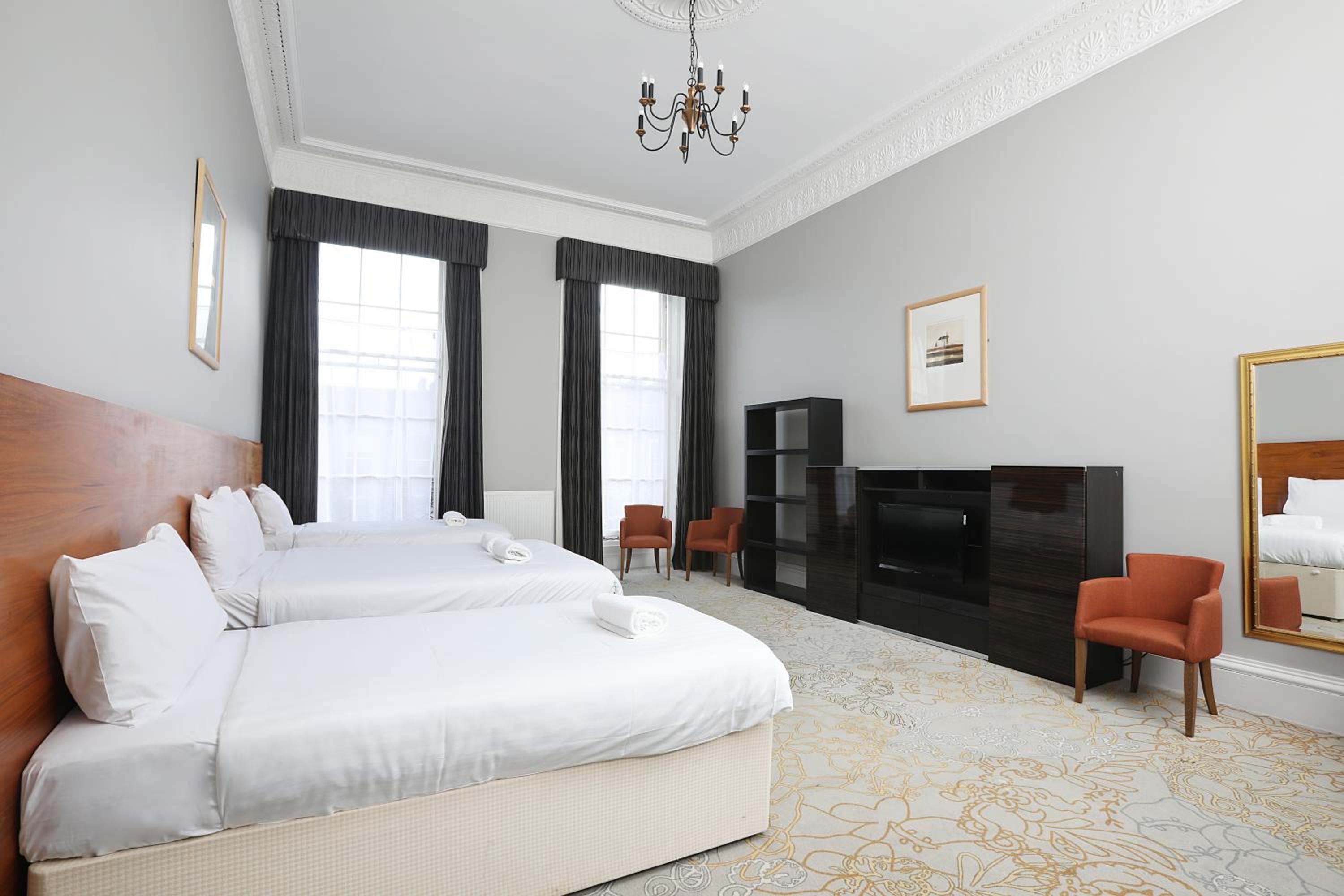 Four-Bedroom House - Photo 10
