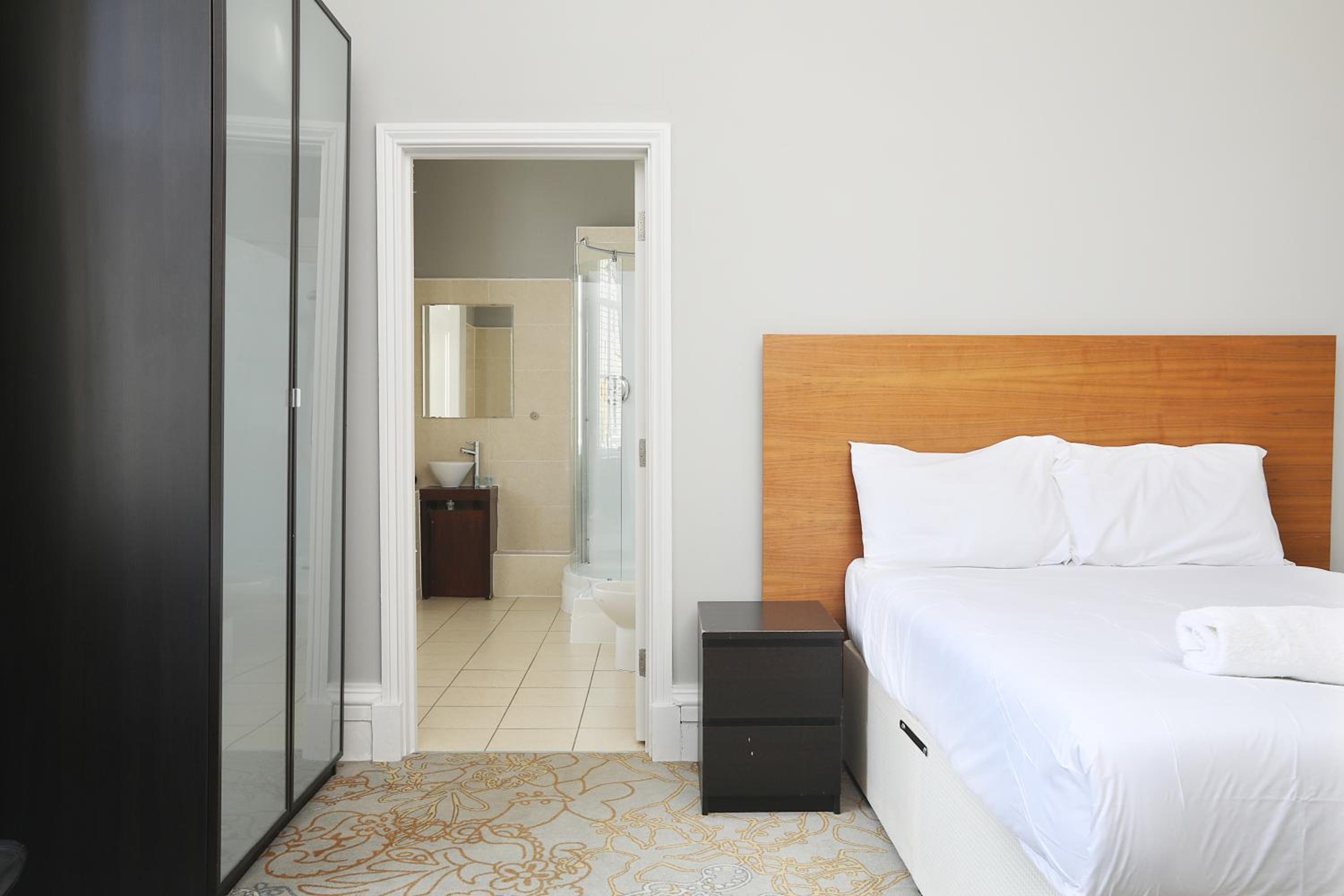 Four-Bedroom House - Photo 7