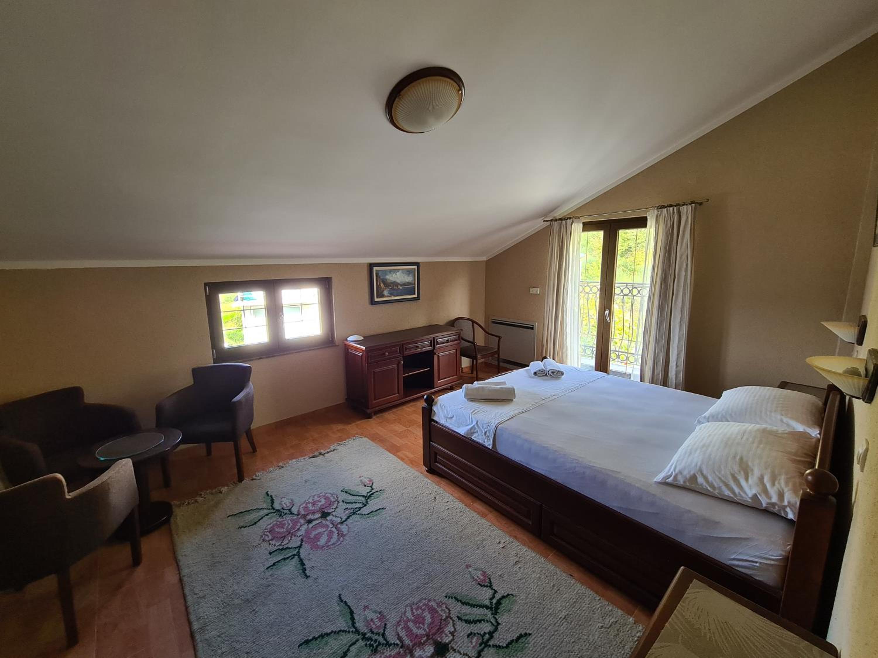 Deluxe Apartment