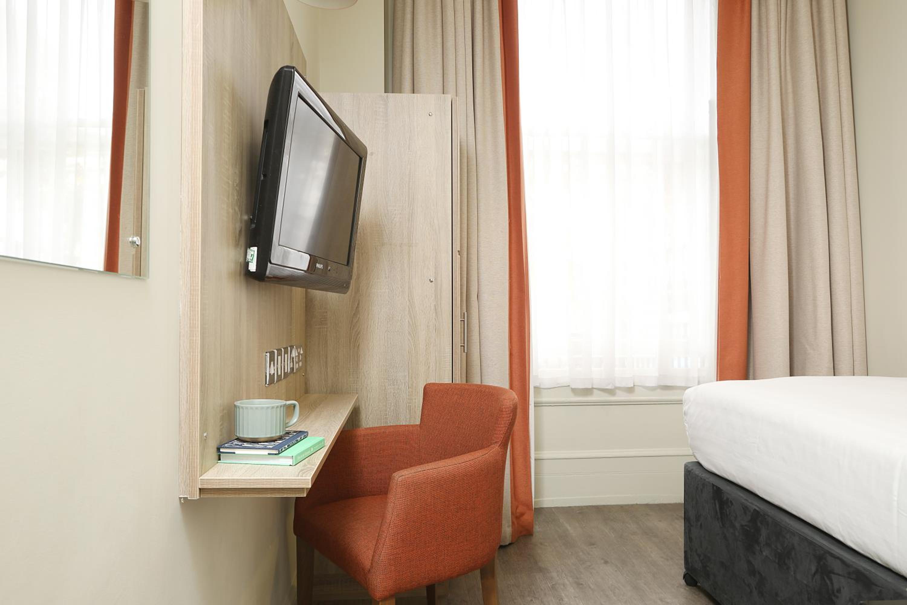 Twin Room - Photo 1