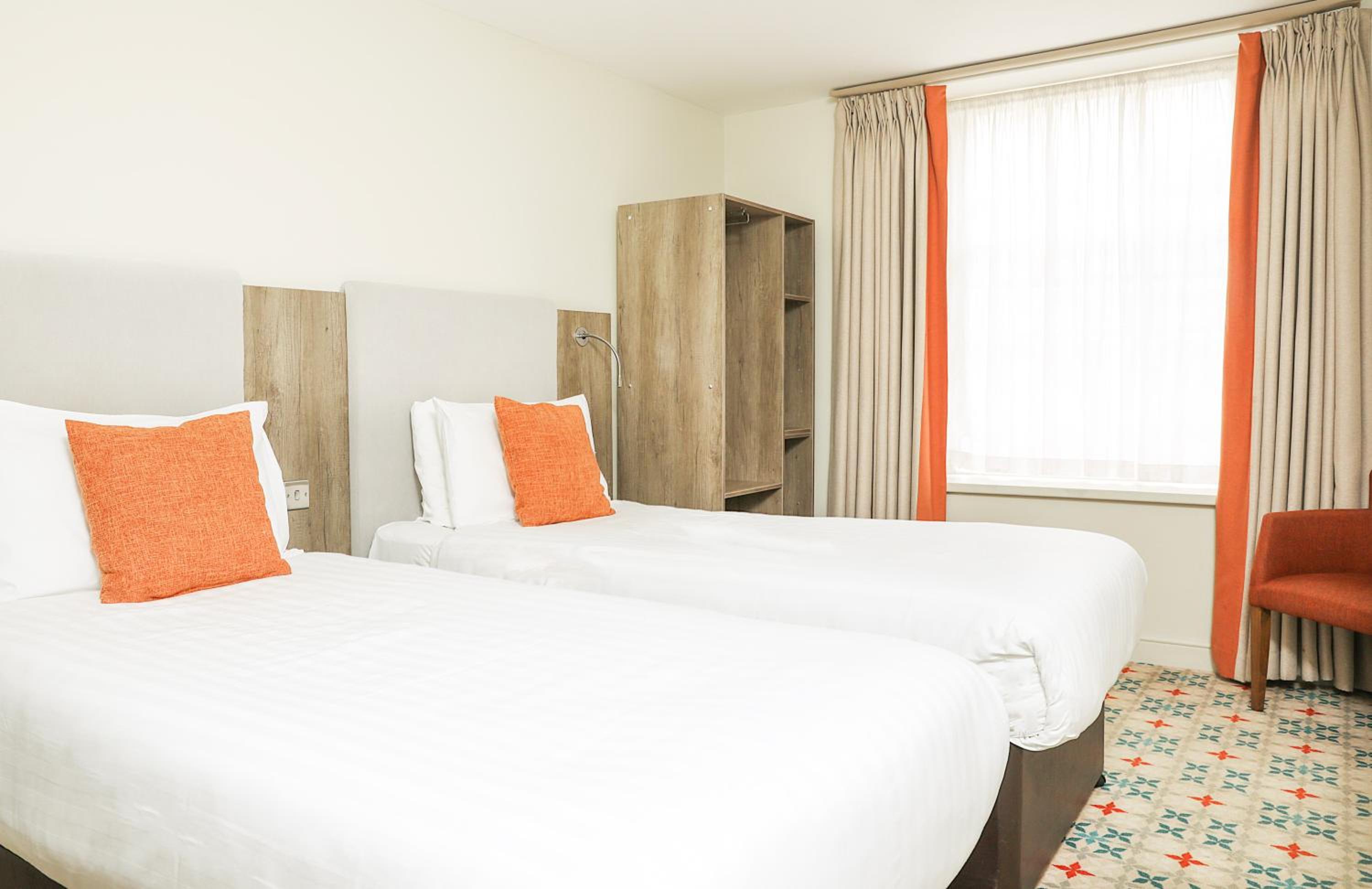 Twin Room - Photo 5