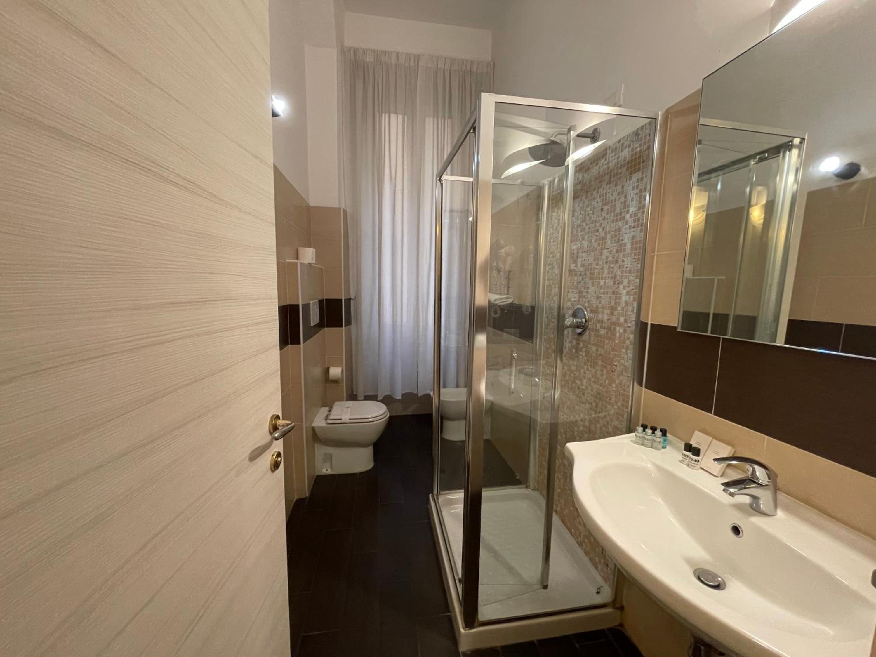 Comfort Triple Room with Shower photo 3