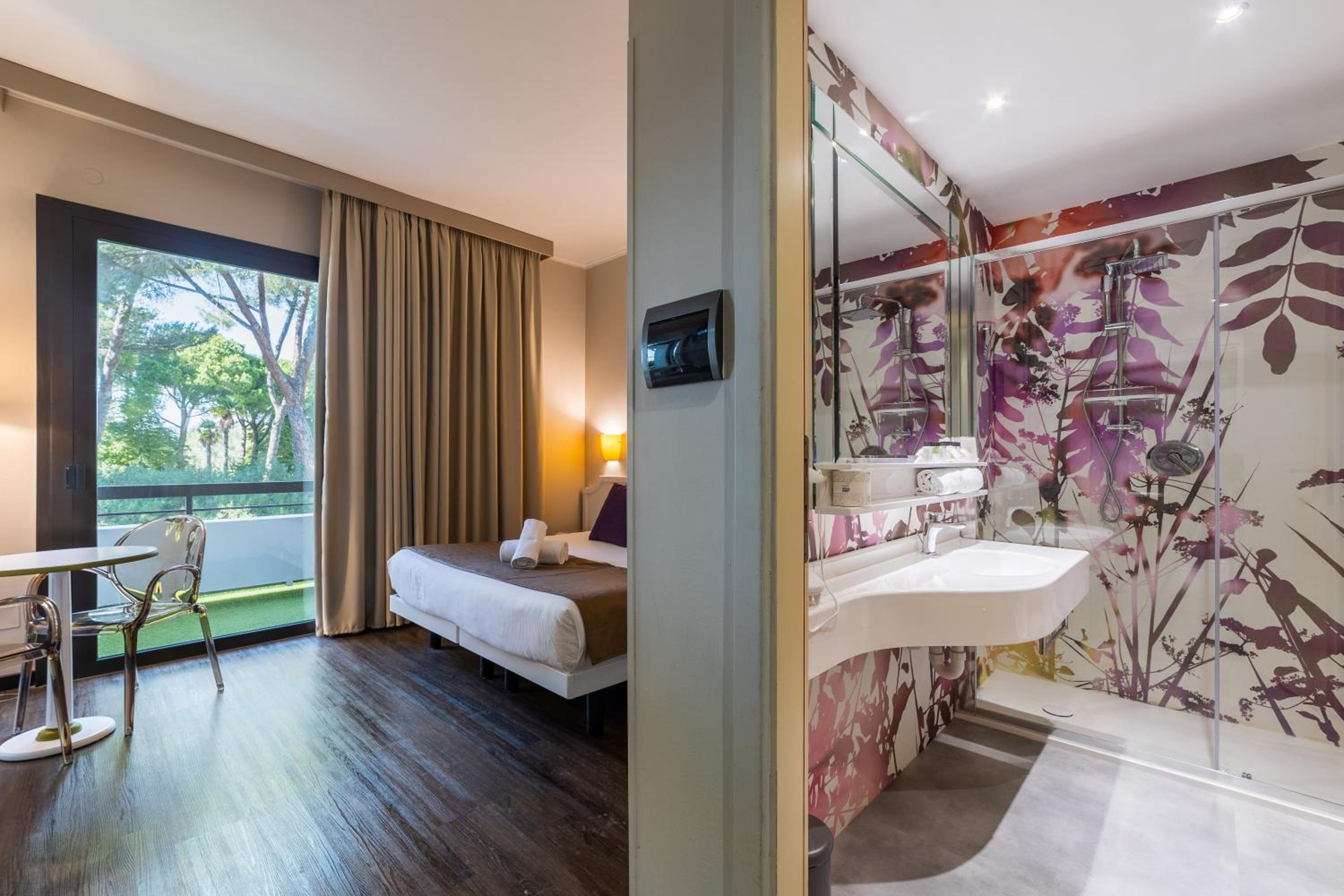 Superior Double Room with Balcony and Spa Access - Photo 3
