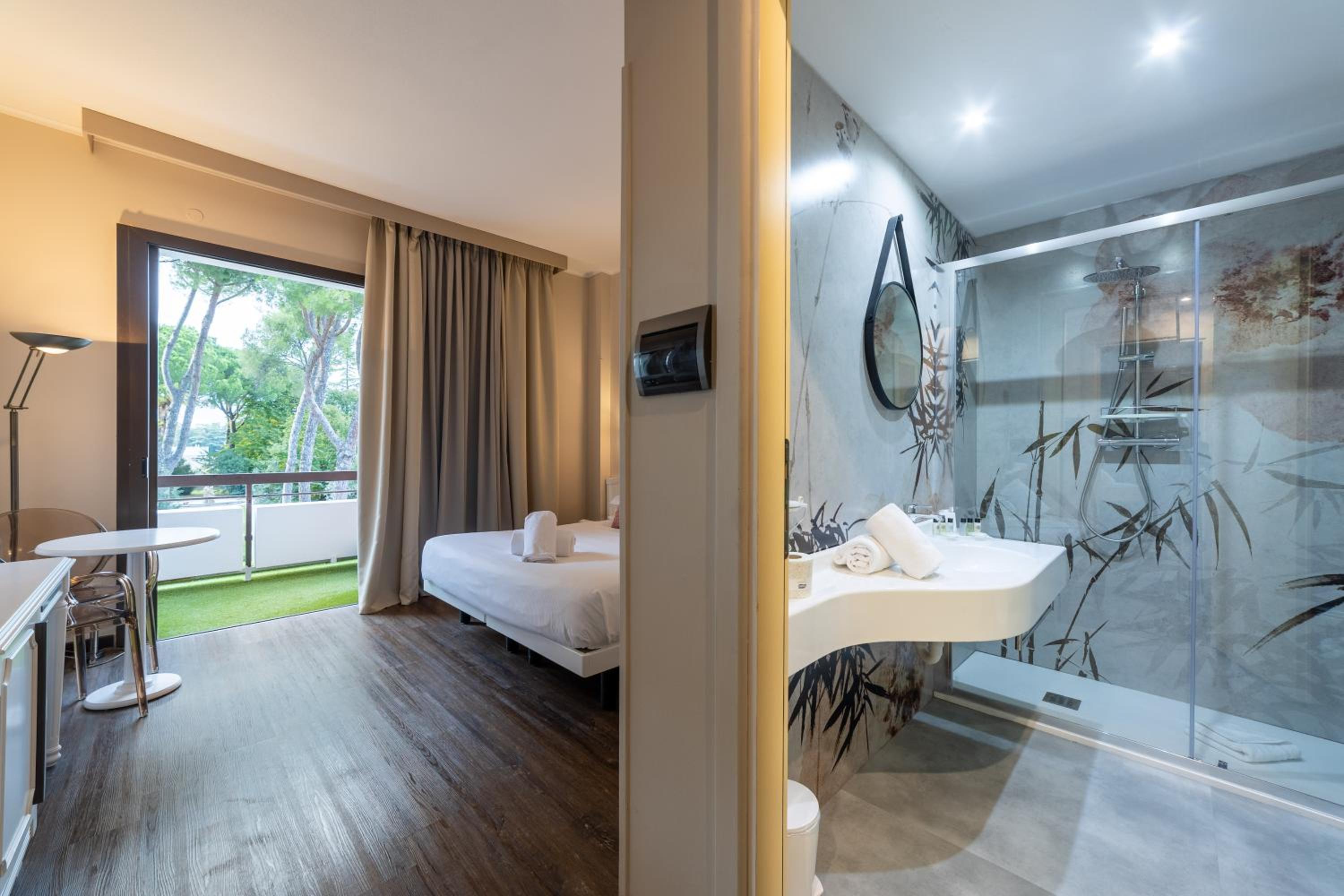 Superior Double Room with Balcony and Spa Access - Photo 6