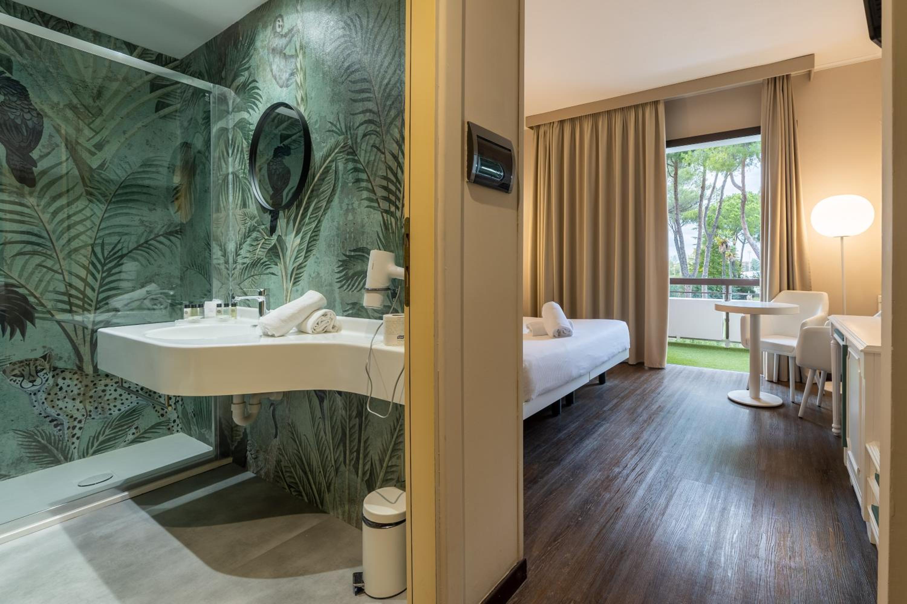 Superior Double Room with Balcony and Spa Access - Photo 5