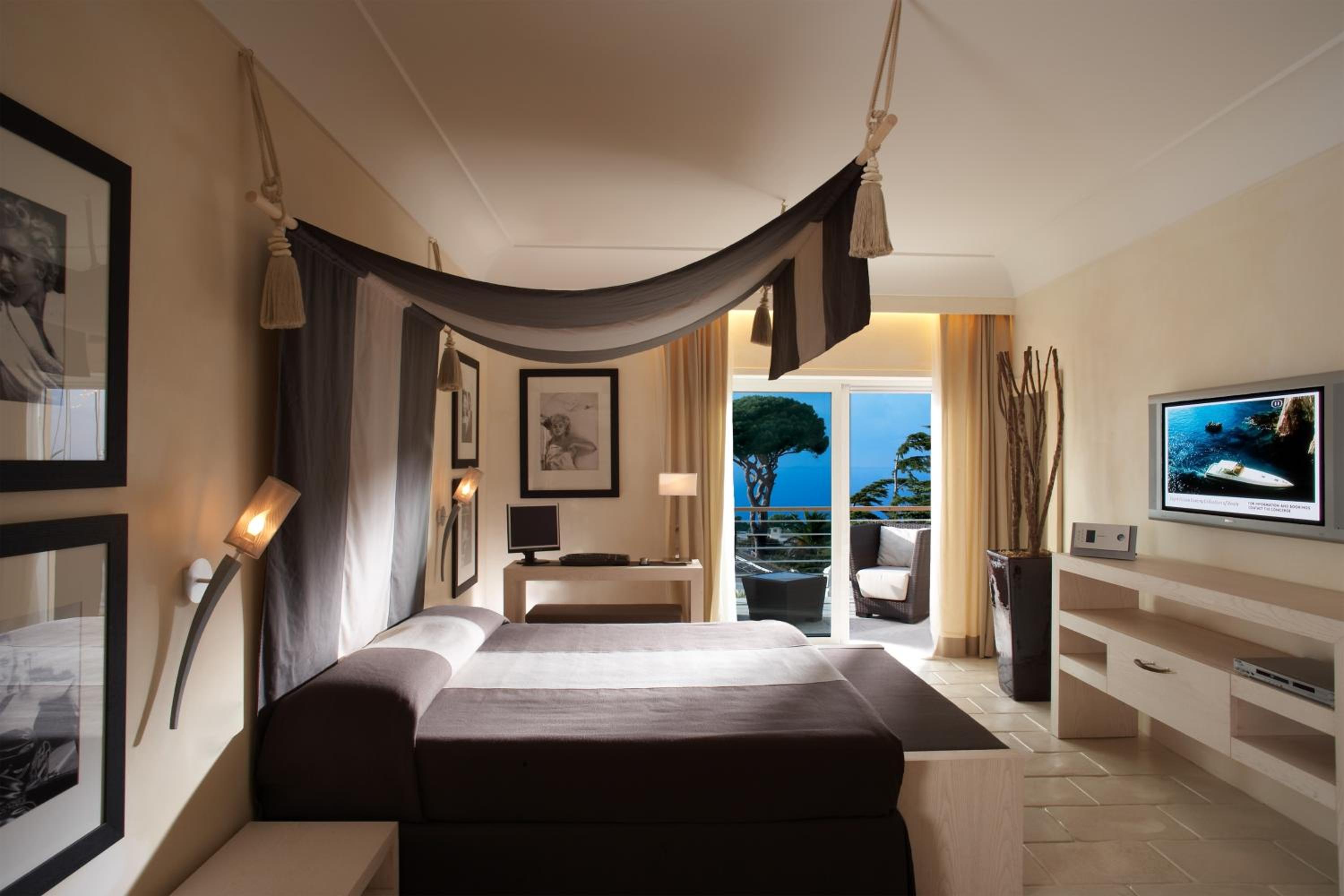 Monroe Suite Sea Side