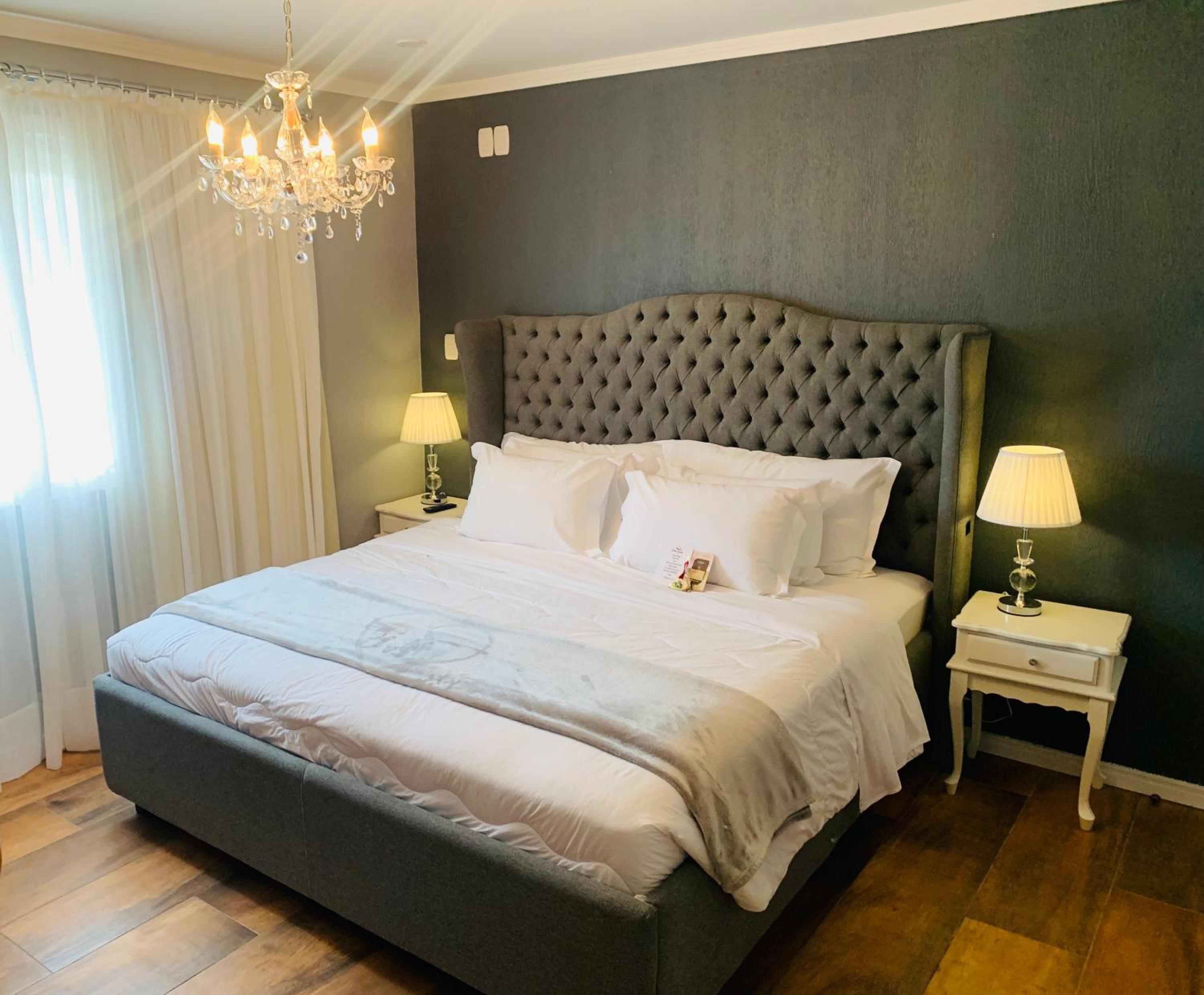 Deluxe King Suite