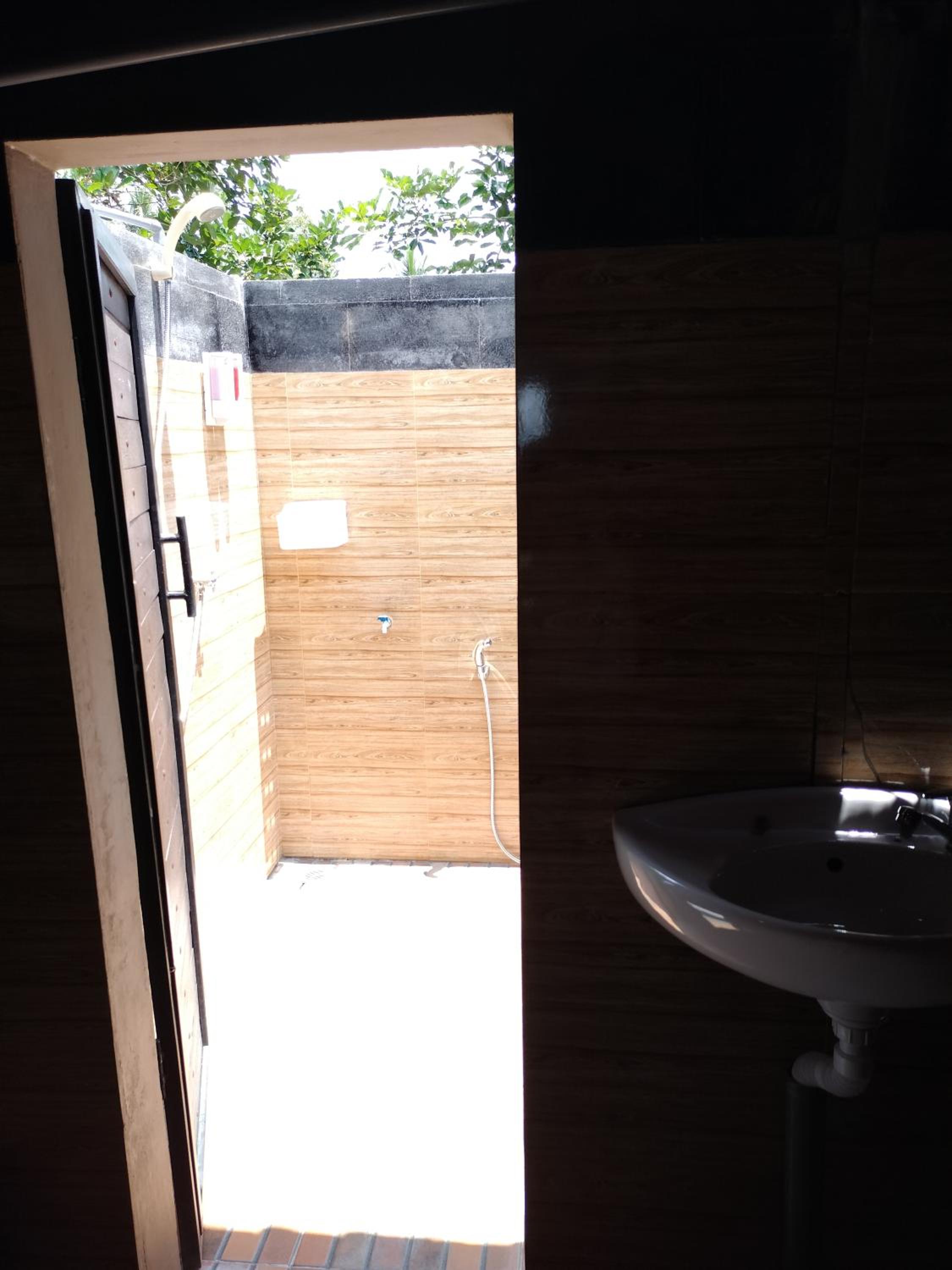 Double Room with Balcony - Photo 16