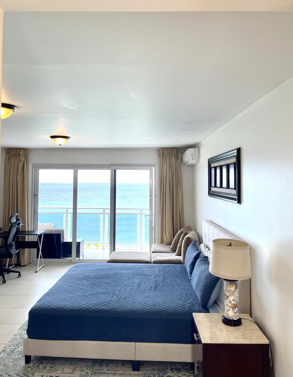 Studio Apartment with Balcony photo 1