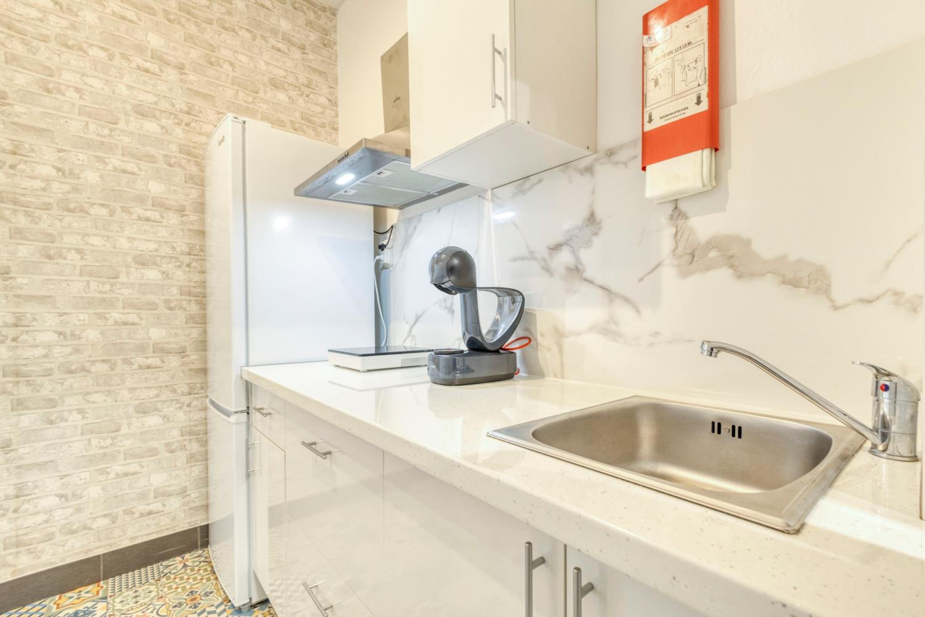Studio Apartment - Photo 7