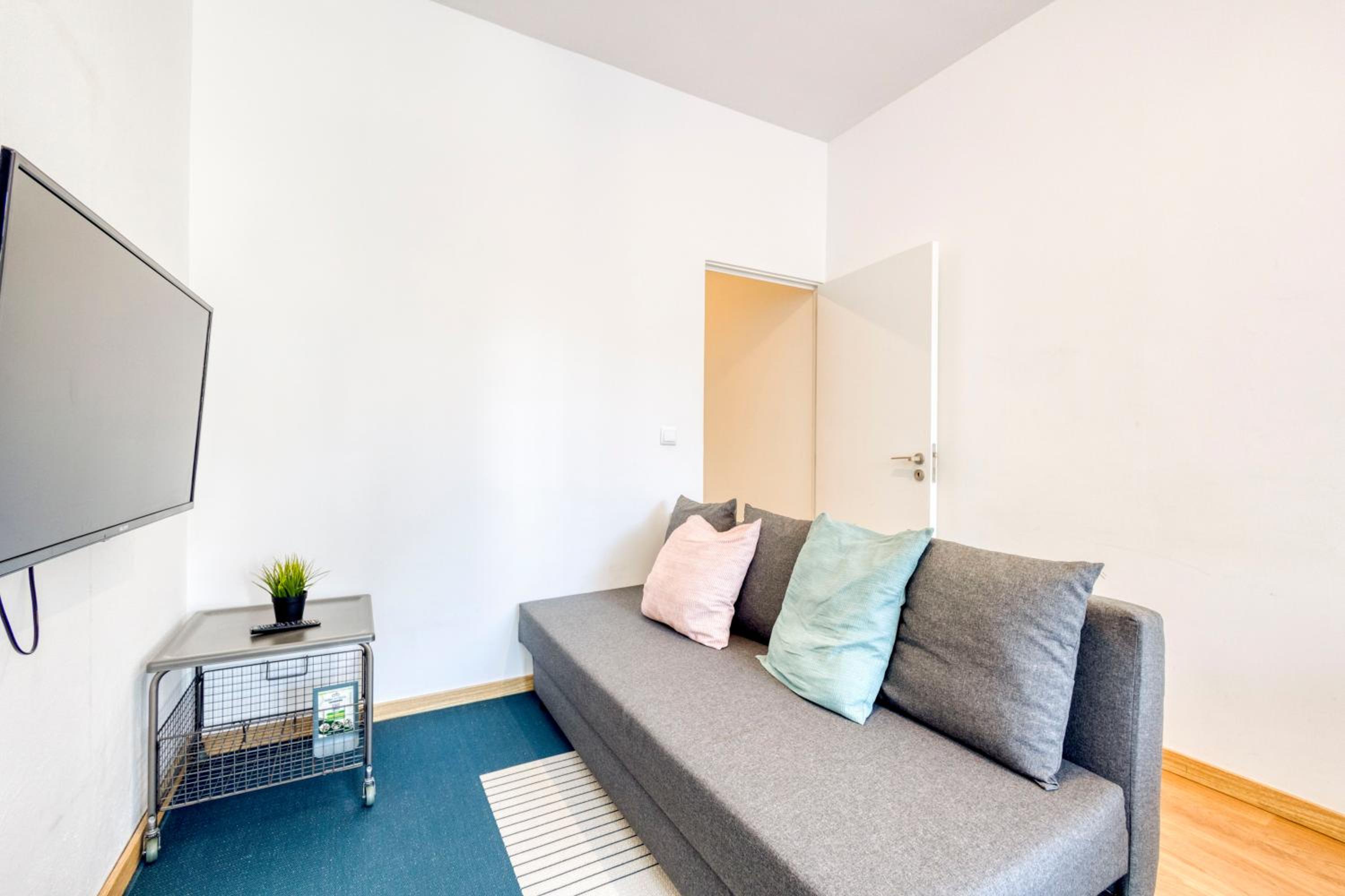Studio Apartment - Photo 12