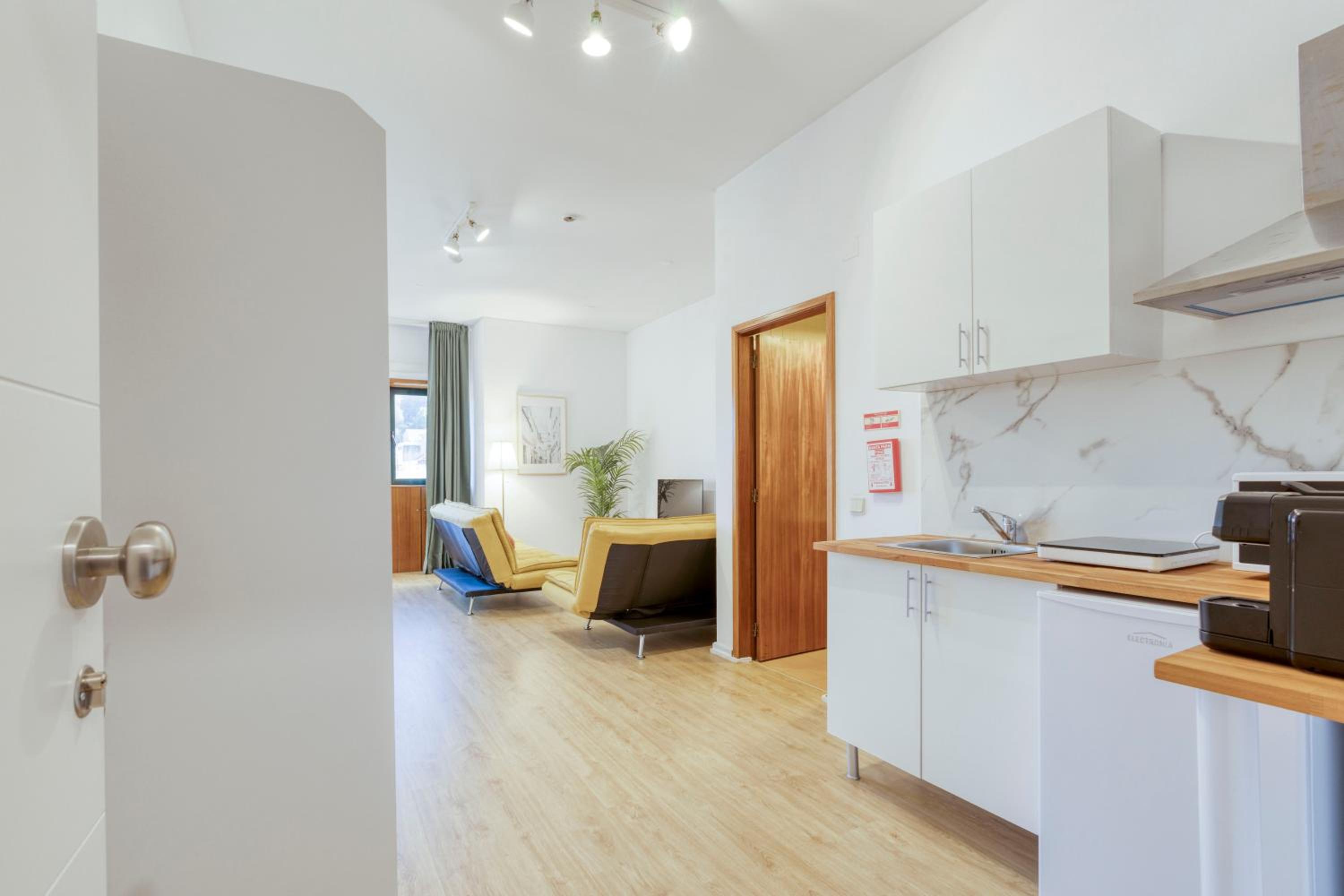 Studio Apartment - Photo 9