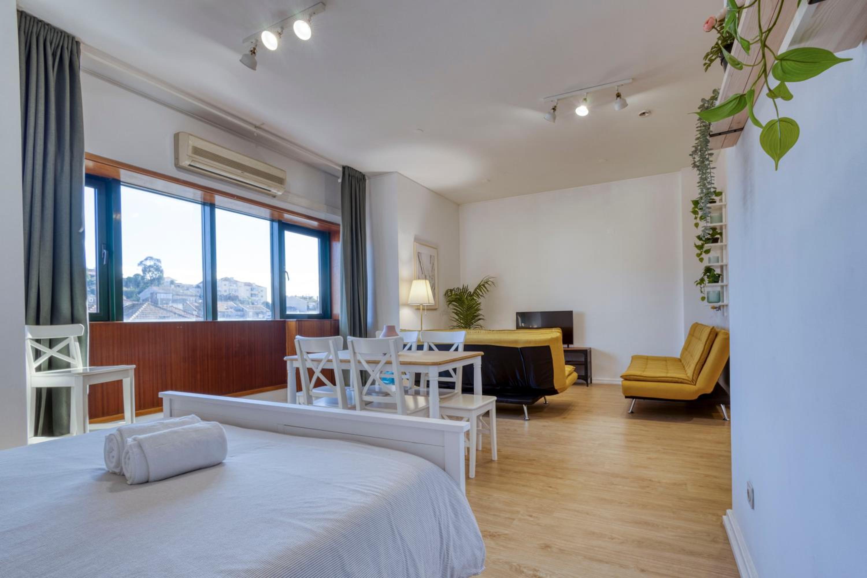 Studio Apartment - Photo 4