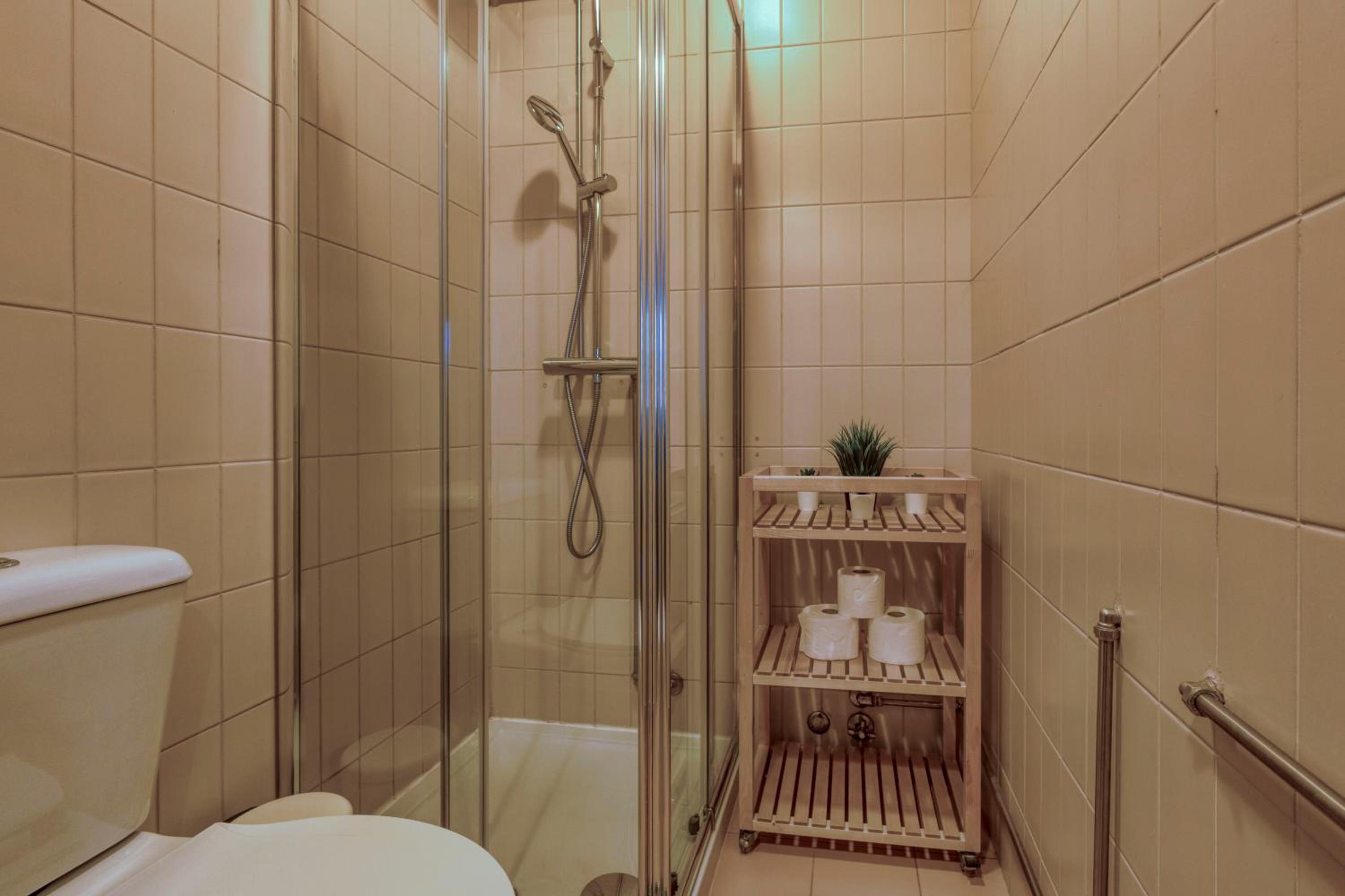 Studio Apartment - Photo 3
