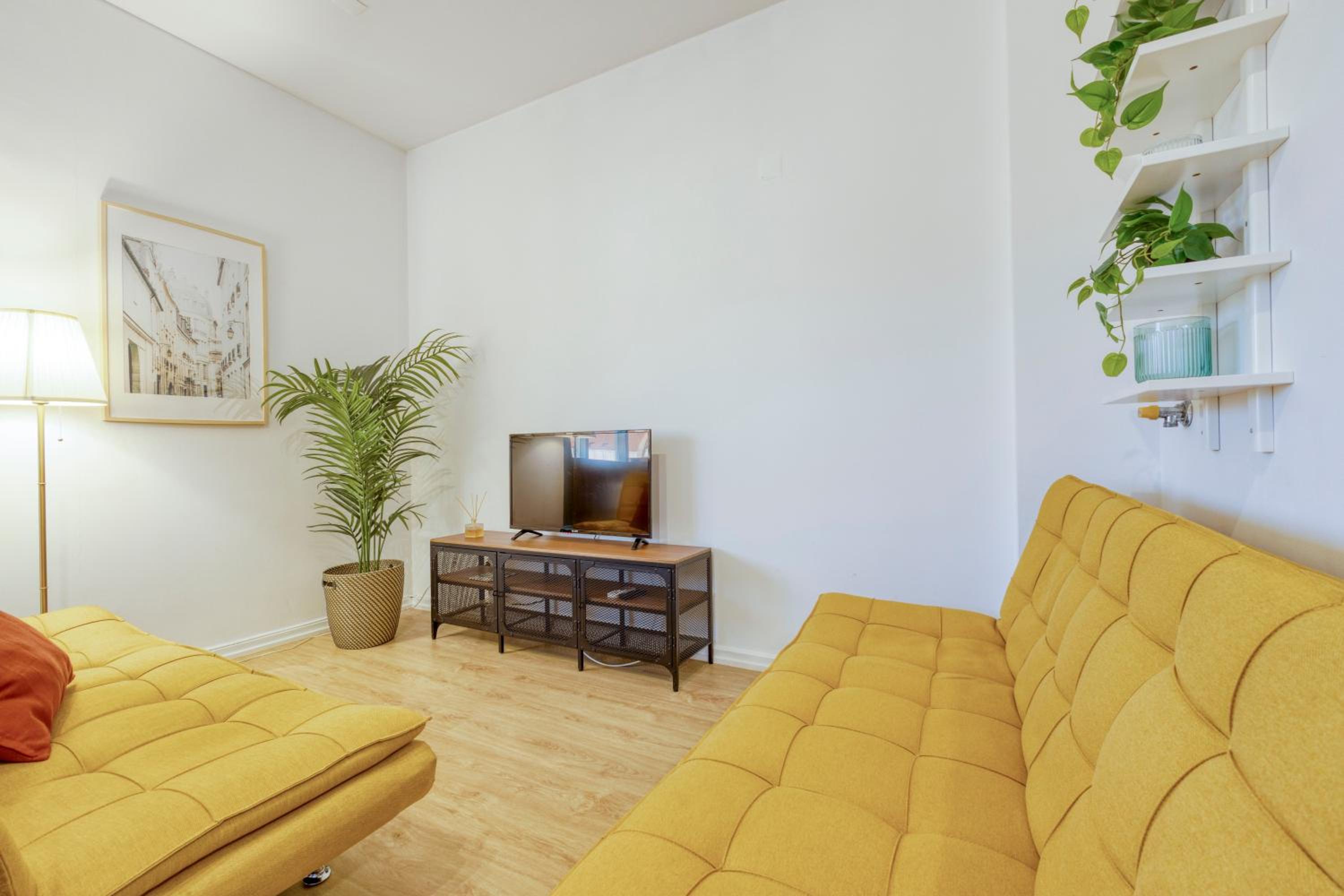 Studio Apartment - Photo 13