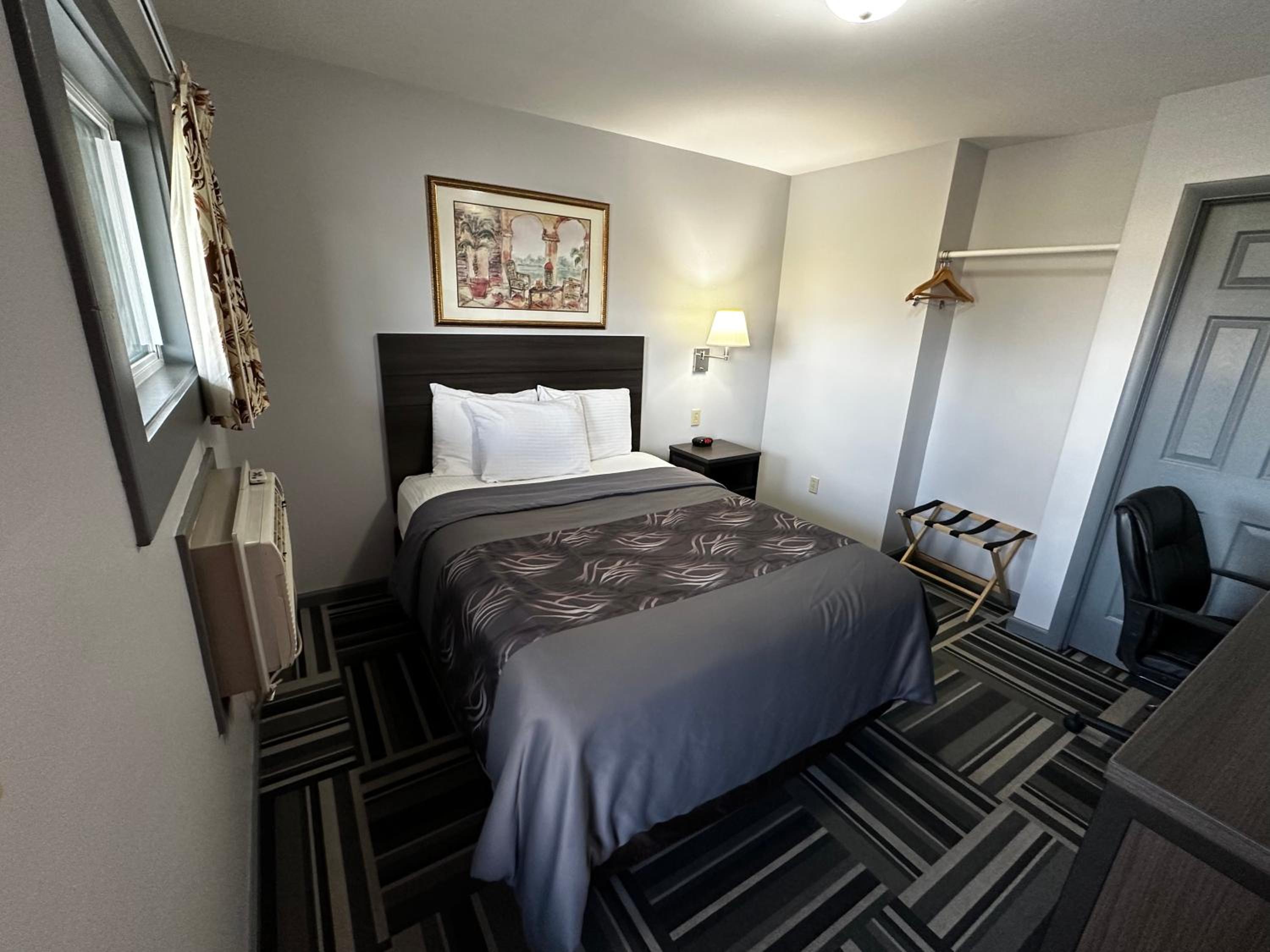 Queen Room photo 1
