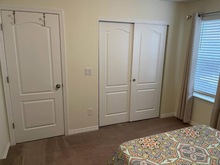 Three-Bedroom House photo 2