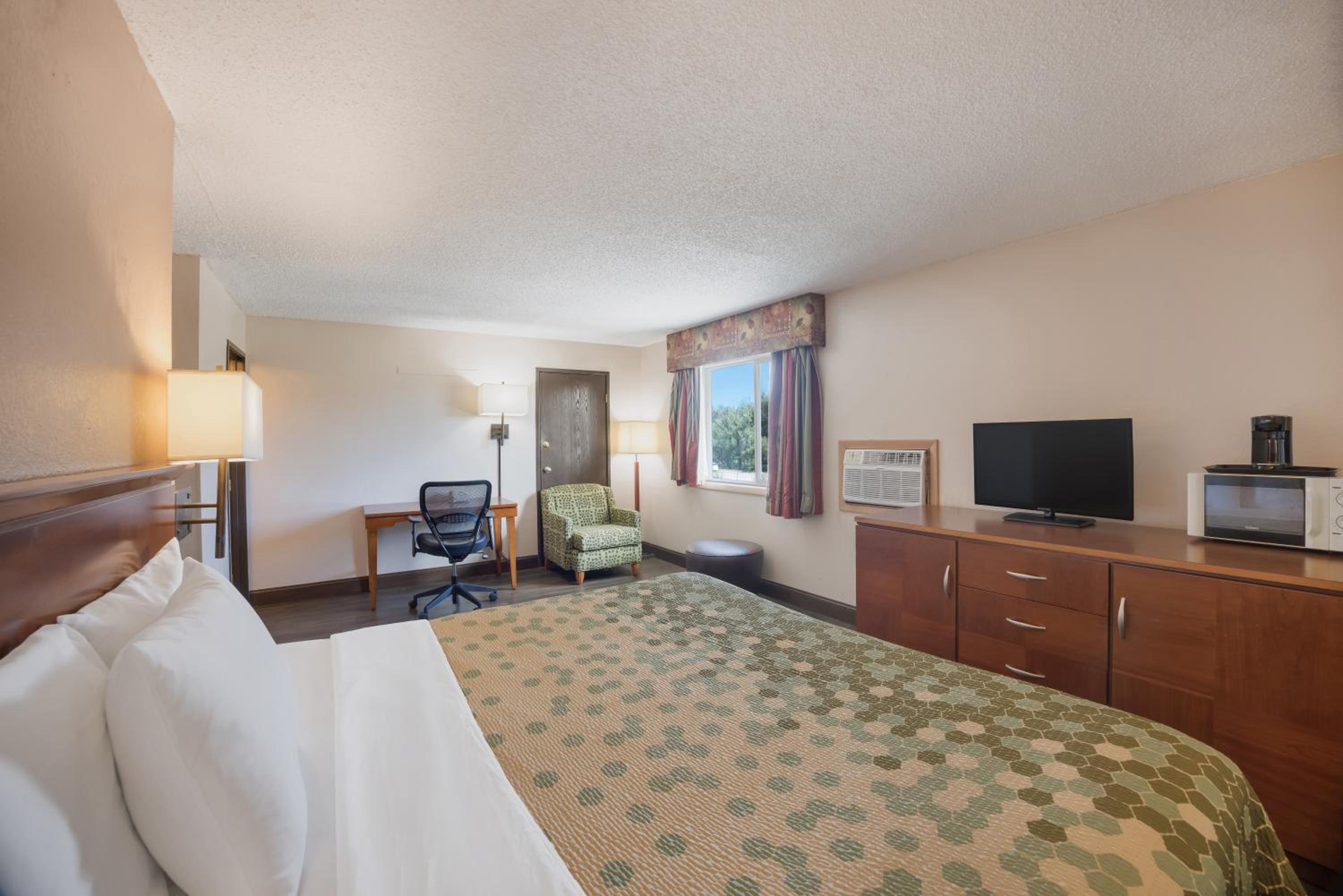 Standard King Room - Non Smoking photo 3