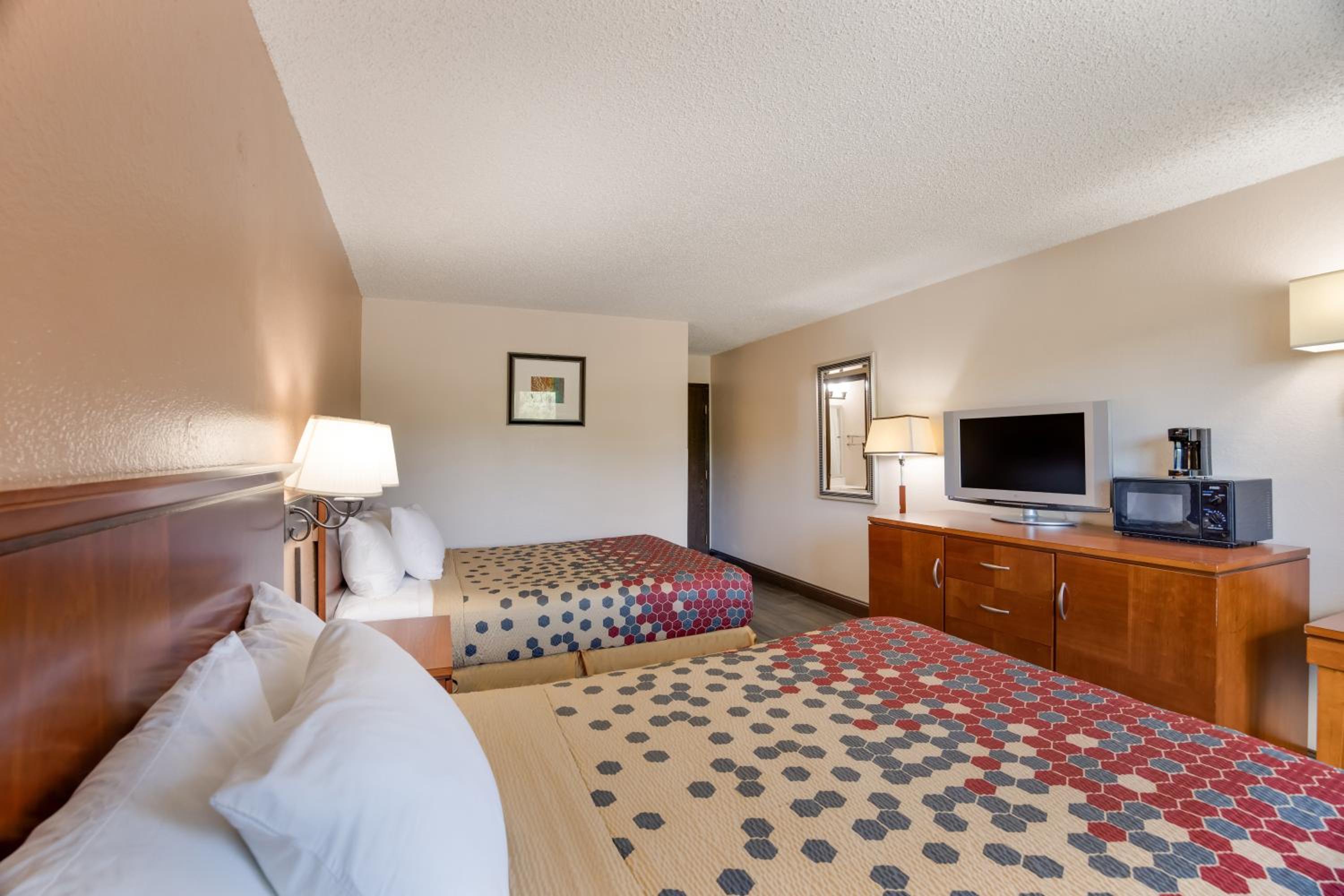 Standard Queen Room With Two Queen Beds - Non Smoking  photo 1