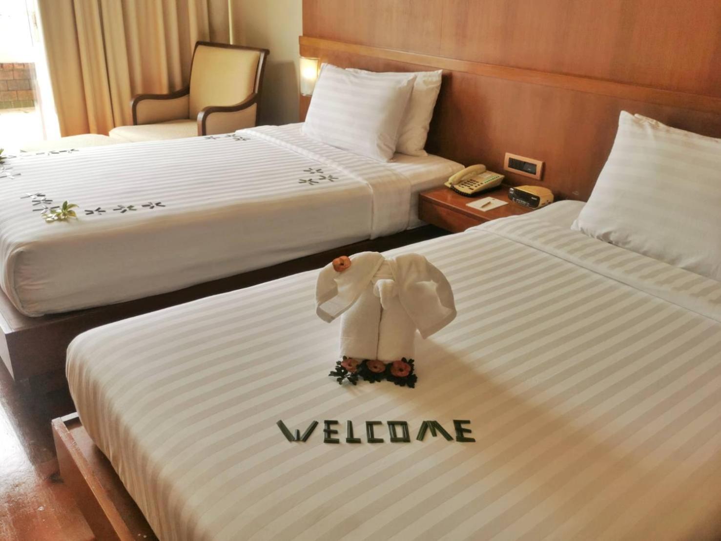 Deluxe Double or Twin Room with Golf view - Photo 7