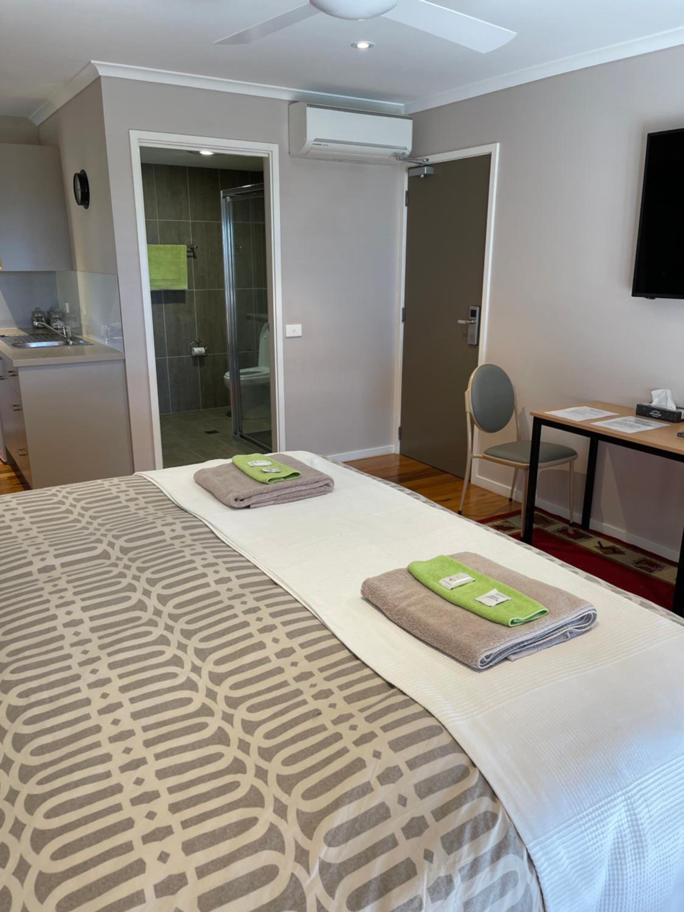 Superior King Room - Photo 8