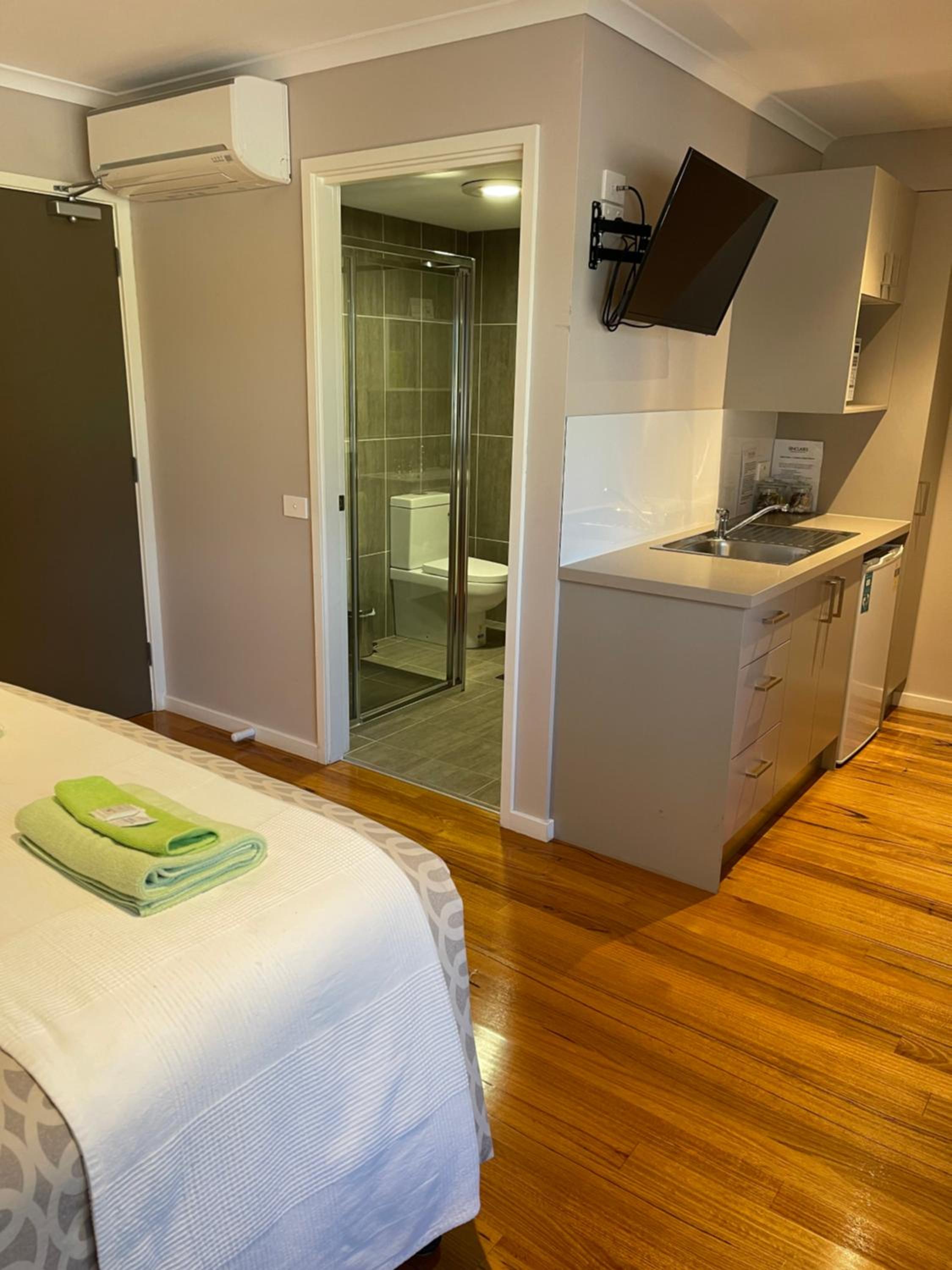 Premium Queen Room - Photo 6