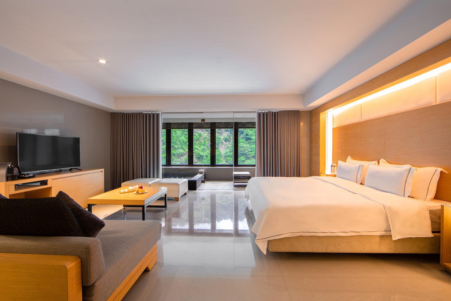 Spring Suite photo 3