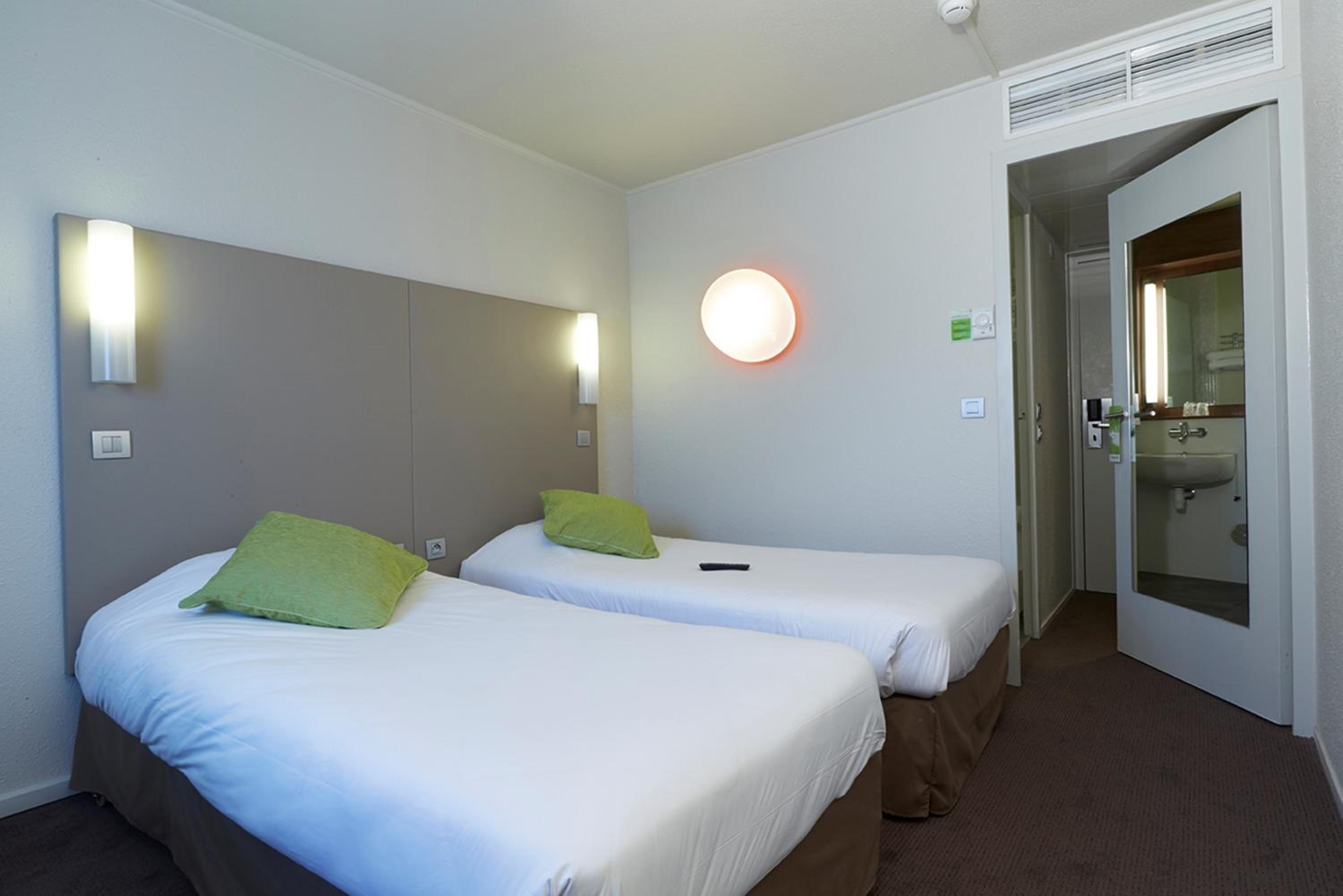 Superior Twin Room (2 Single Beds + 1 Junior Bed)