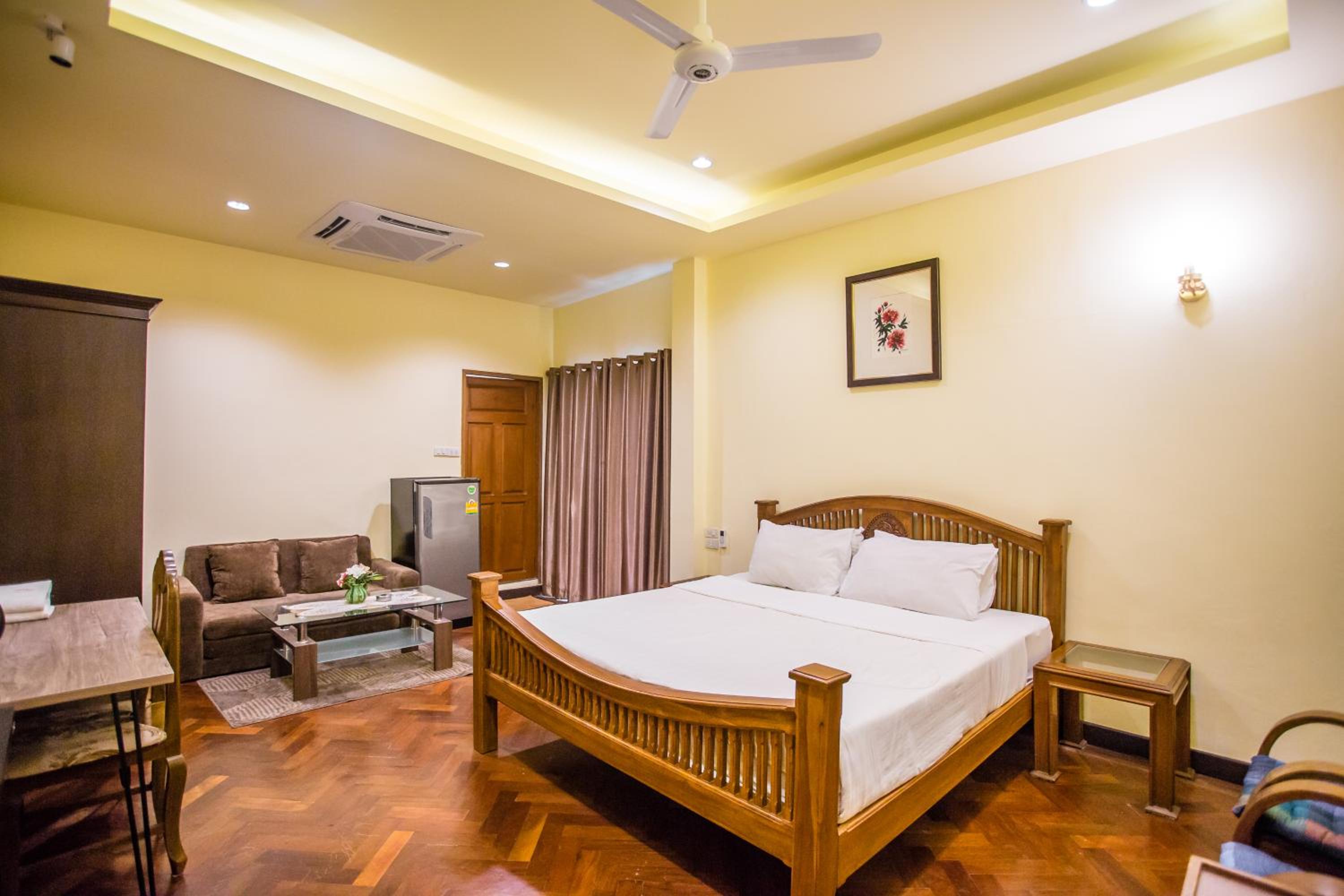 Grand Deluxe Room - Photo 1