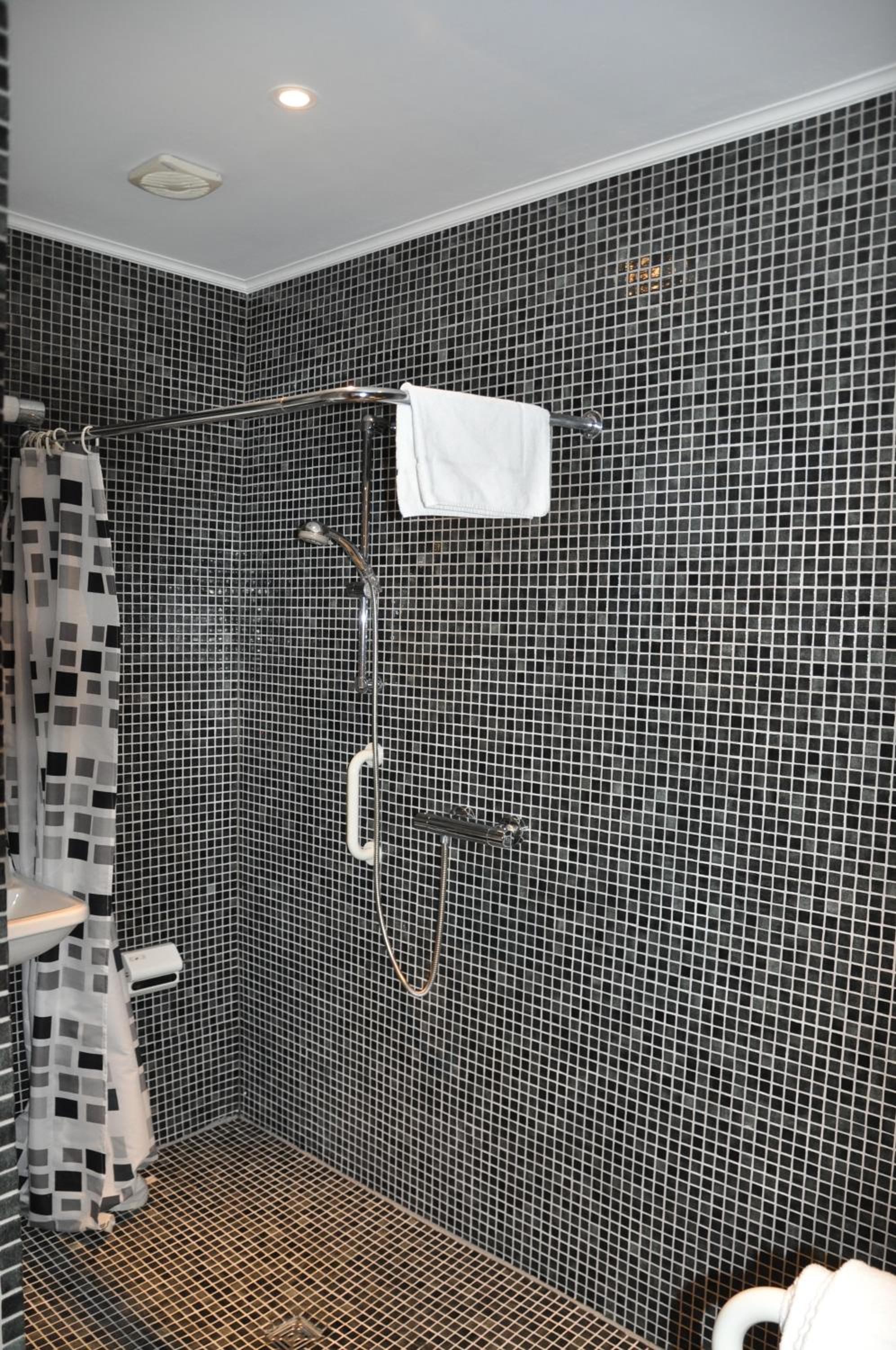 Comfort Room - Photo 12