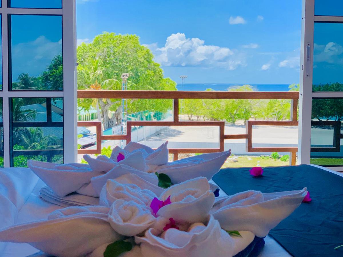 Deluxe Double Room with Side Sea View