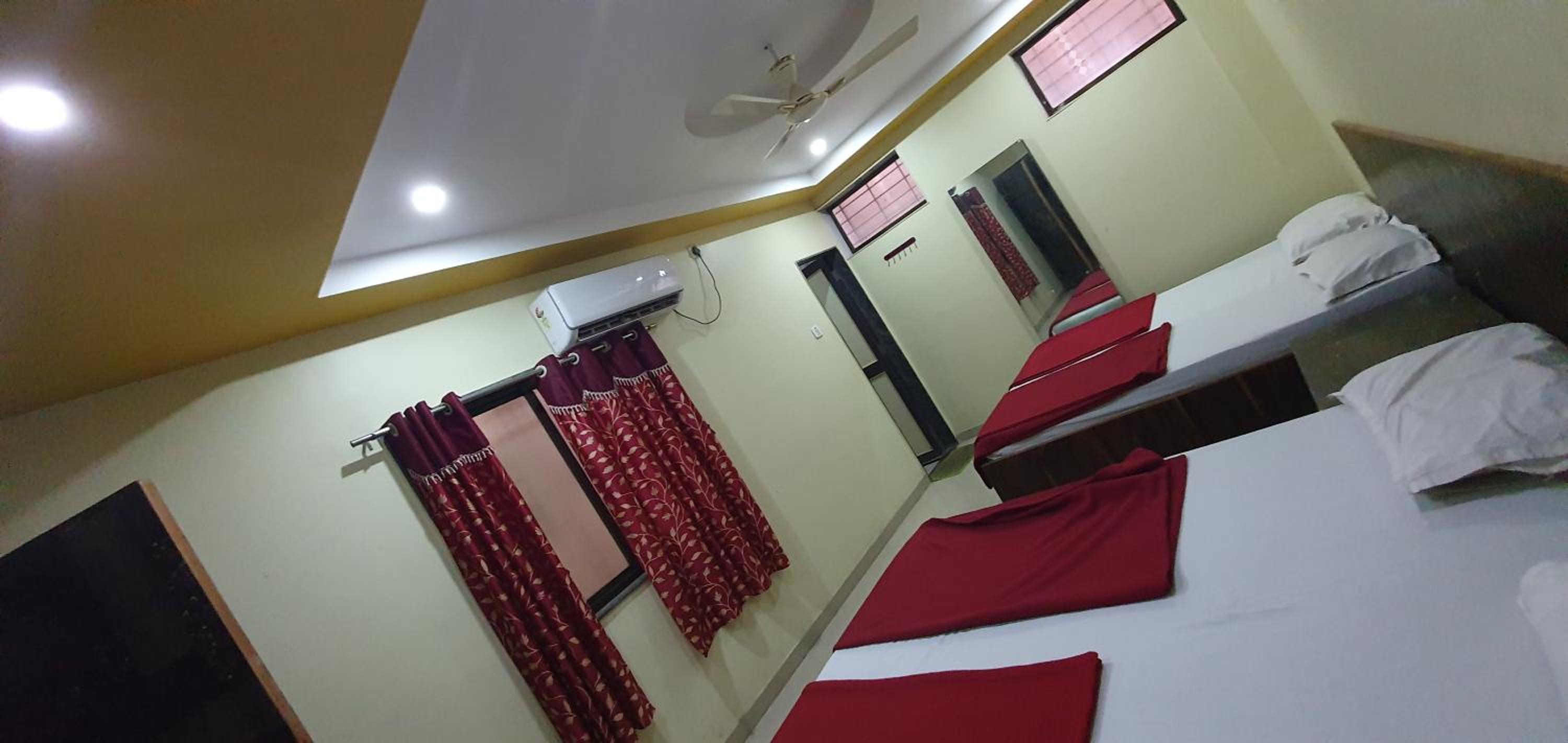 Deluxe Quadruple Room photo 2