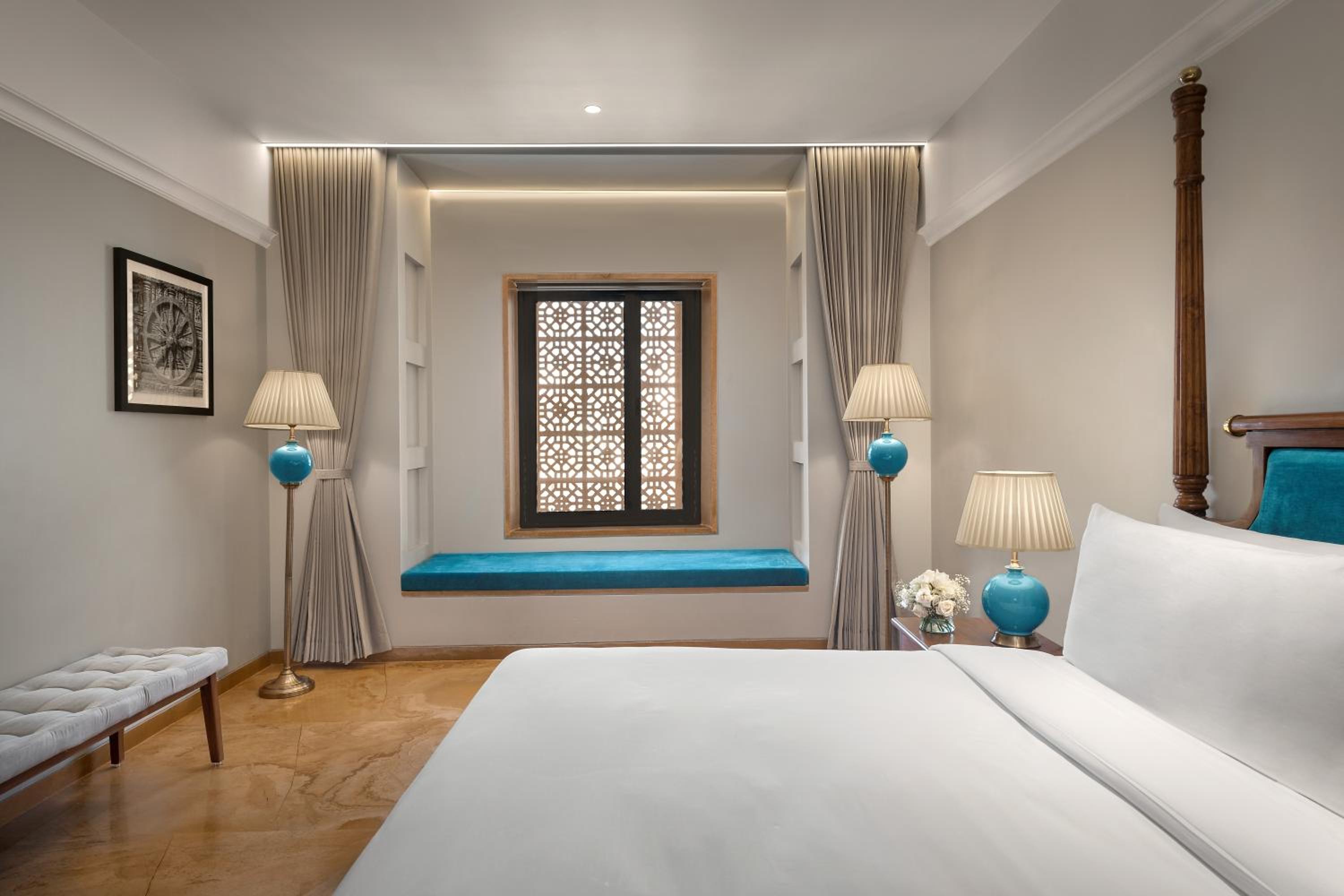 Deluxe King Room - Photo 4
