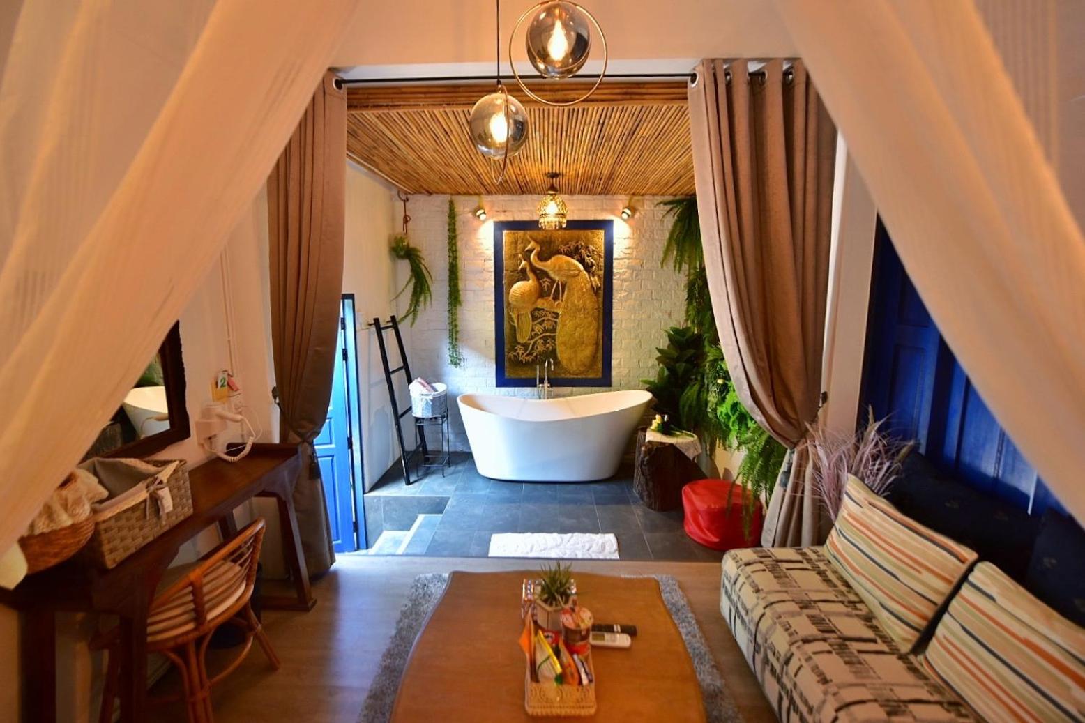 Suite with Hot Tub