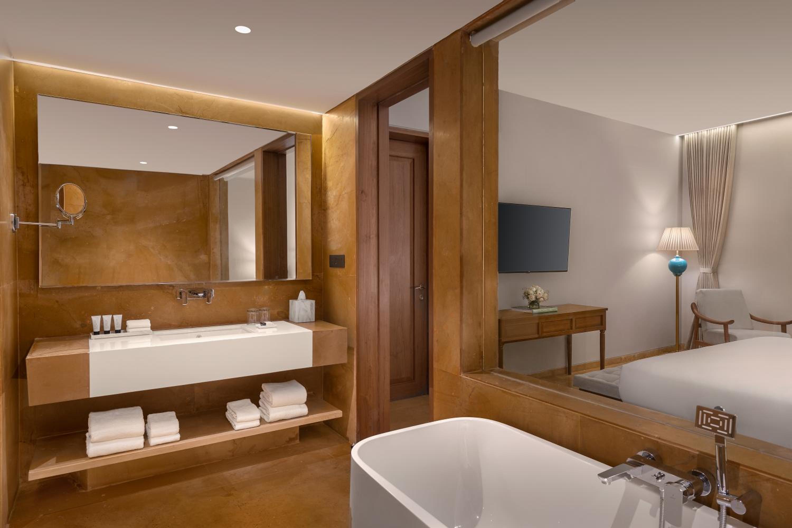 Deluxe Suite - Photo 2