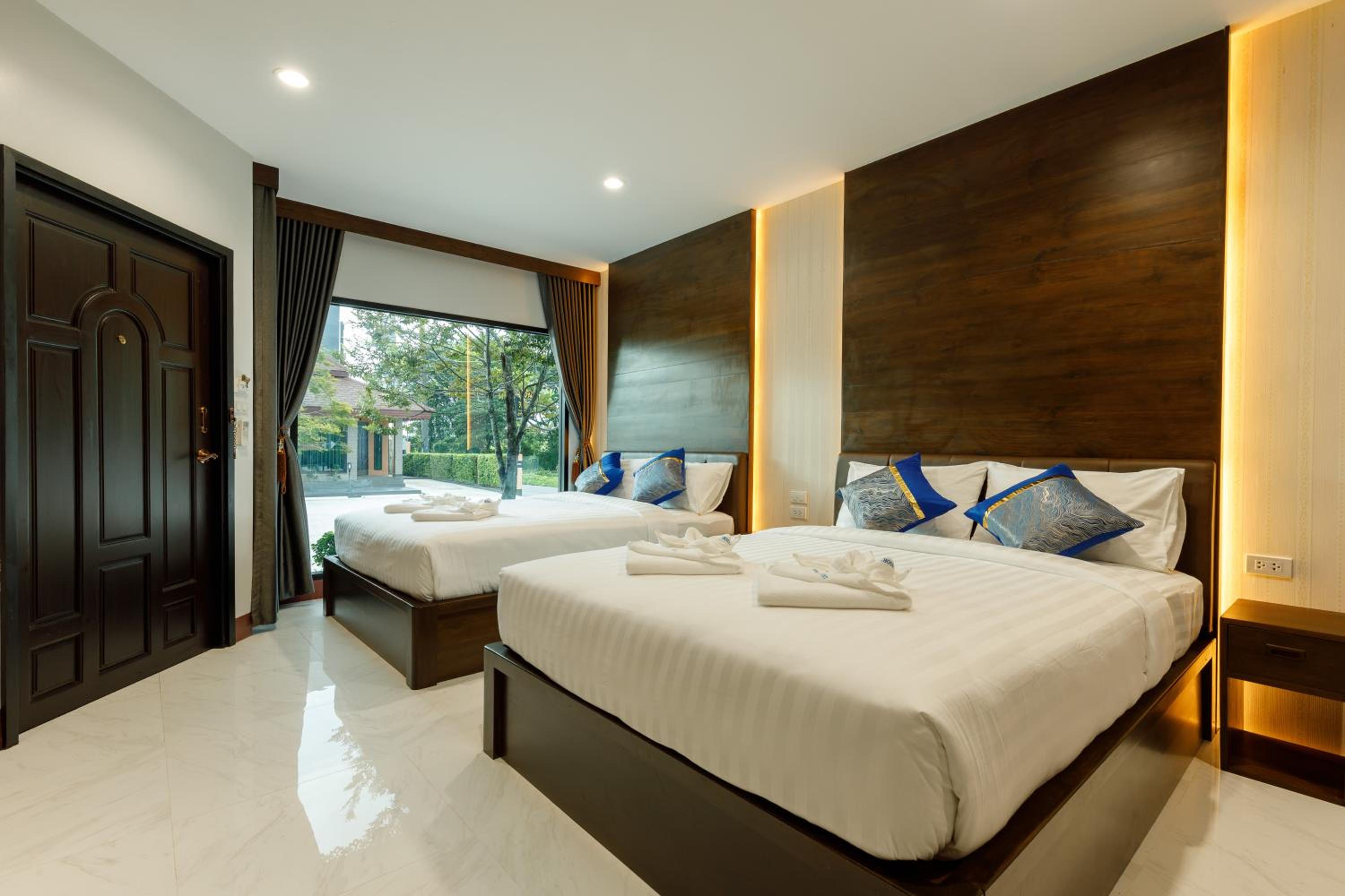 Superior Quadruple Room photo 2