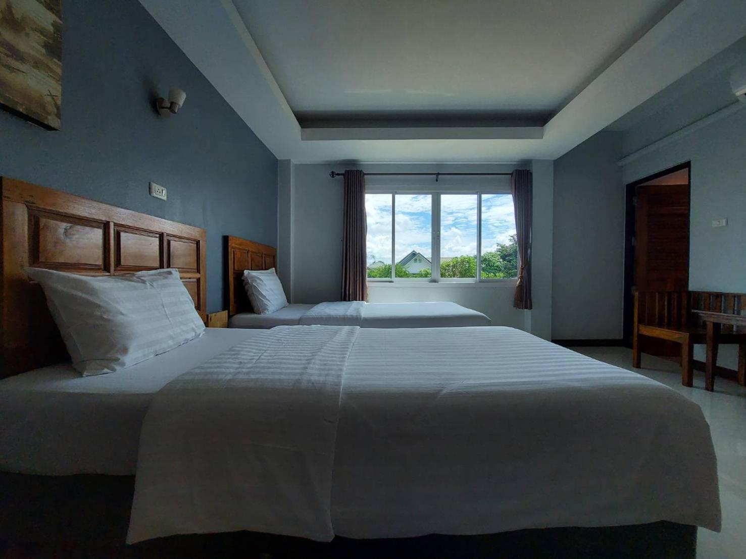 Large Twin Room photo 2