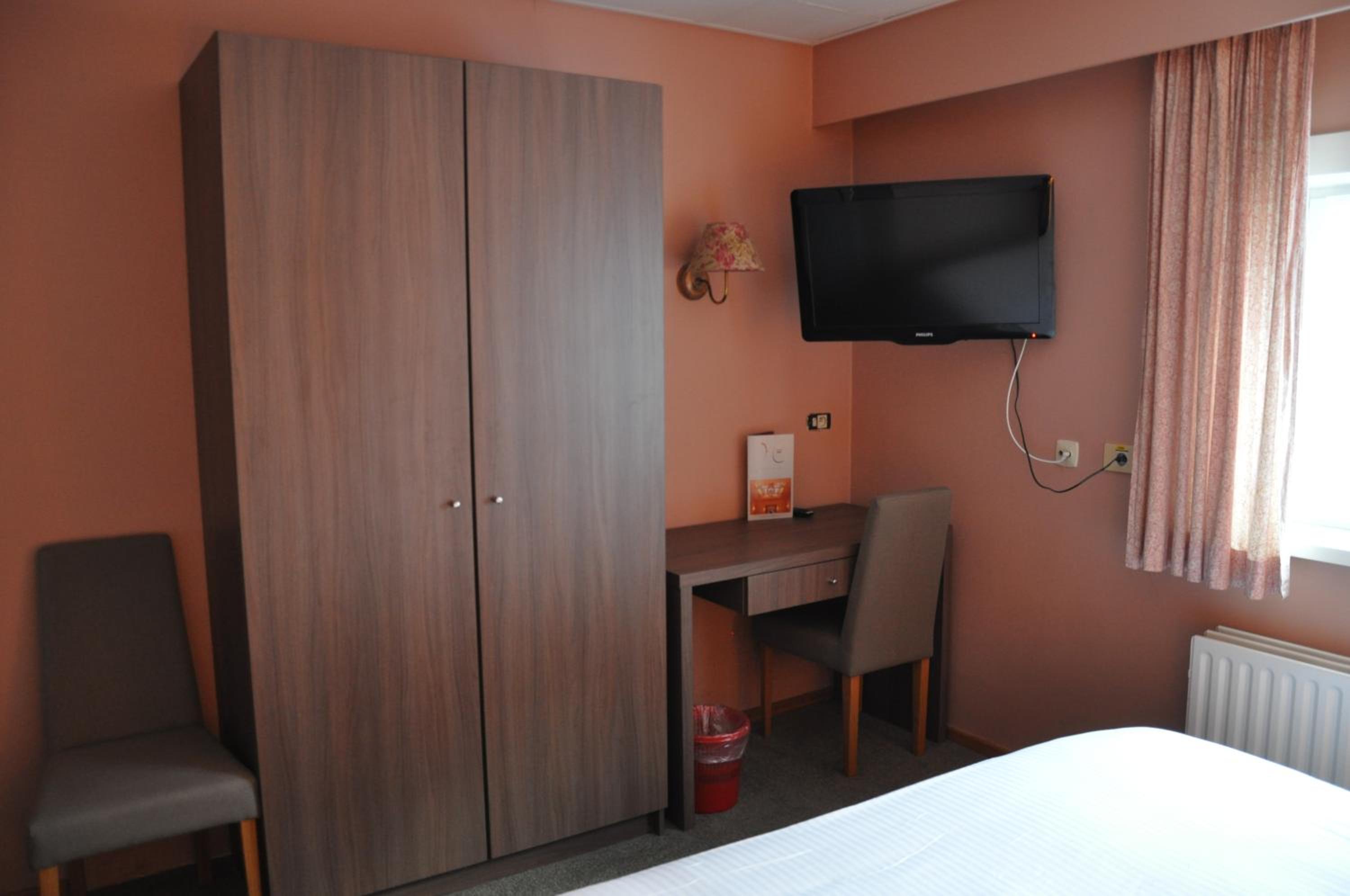 Small Standard Room - Photo 10