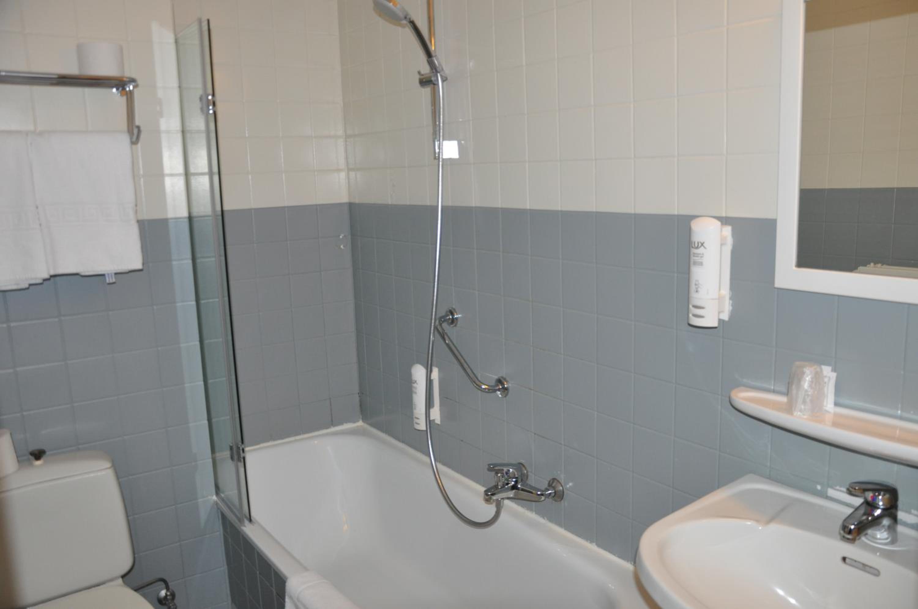 Small Standard Room - Photo 5