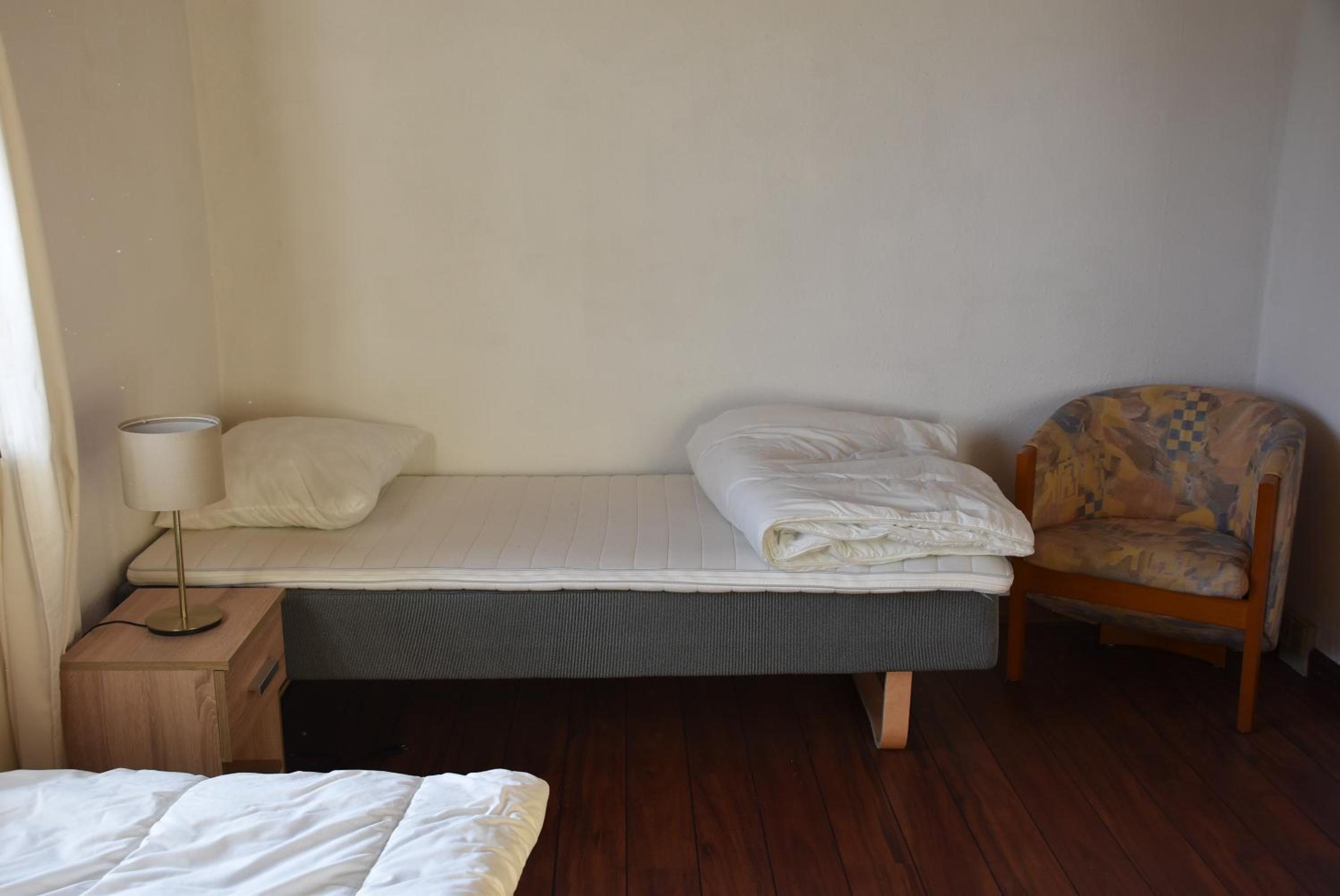Five-Bedroom House photo 1