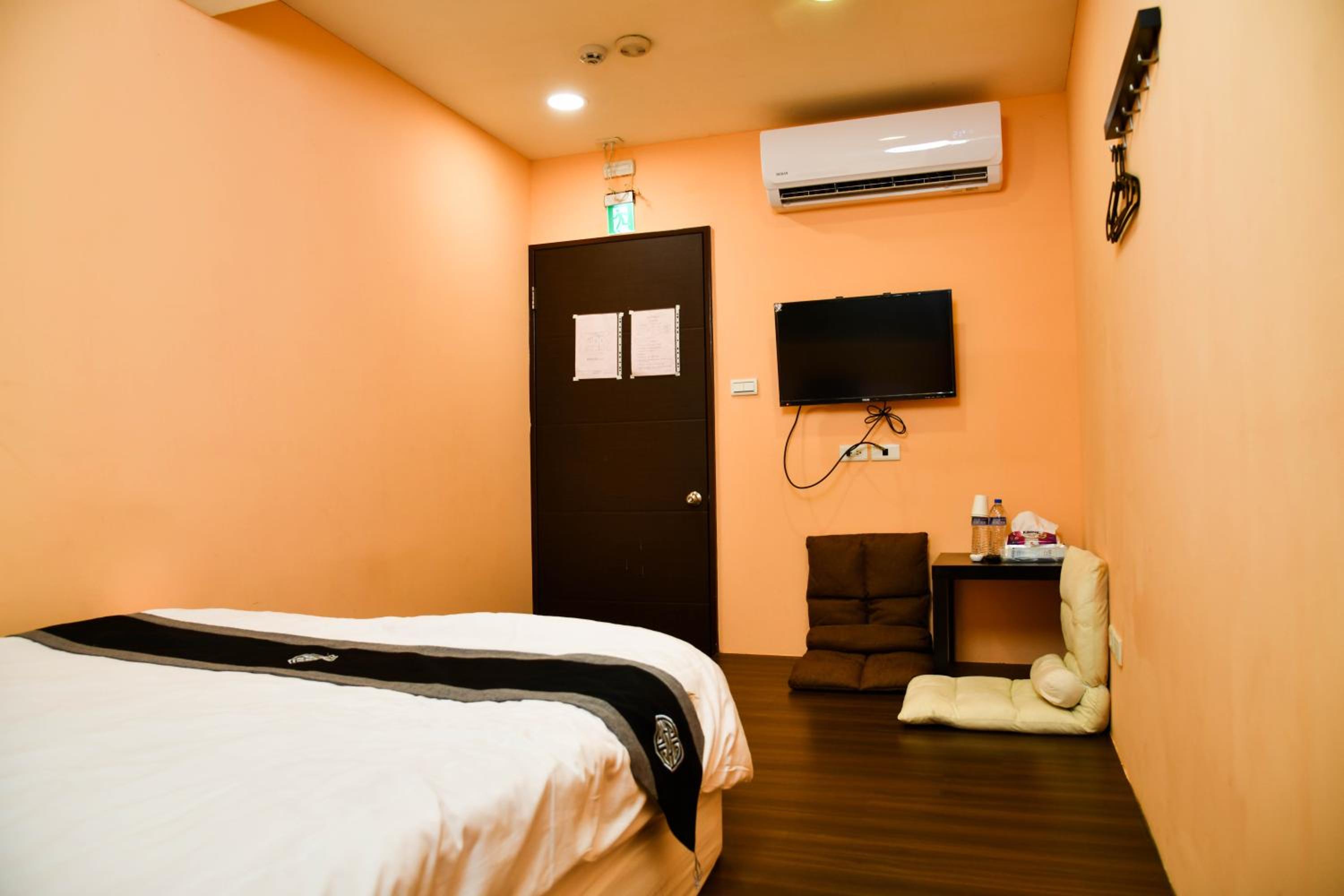 Standard Double Room without Window photo 3
