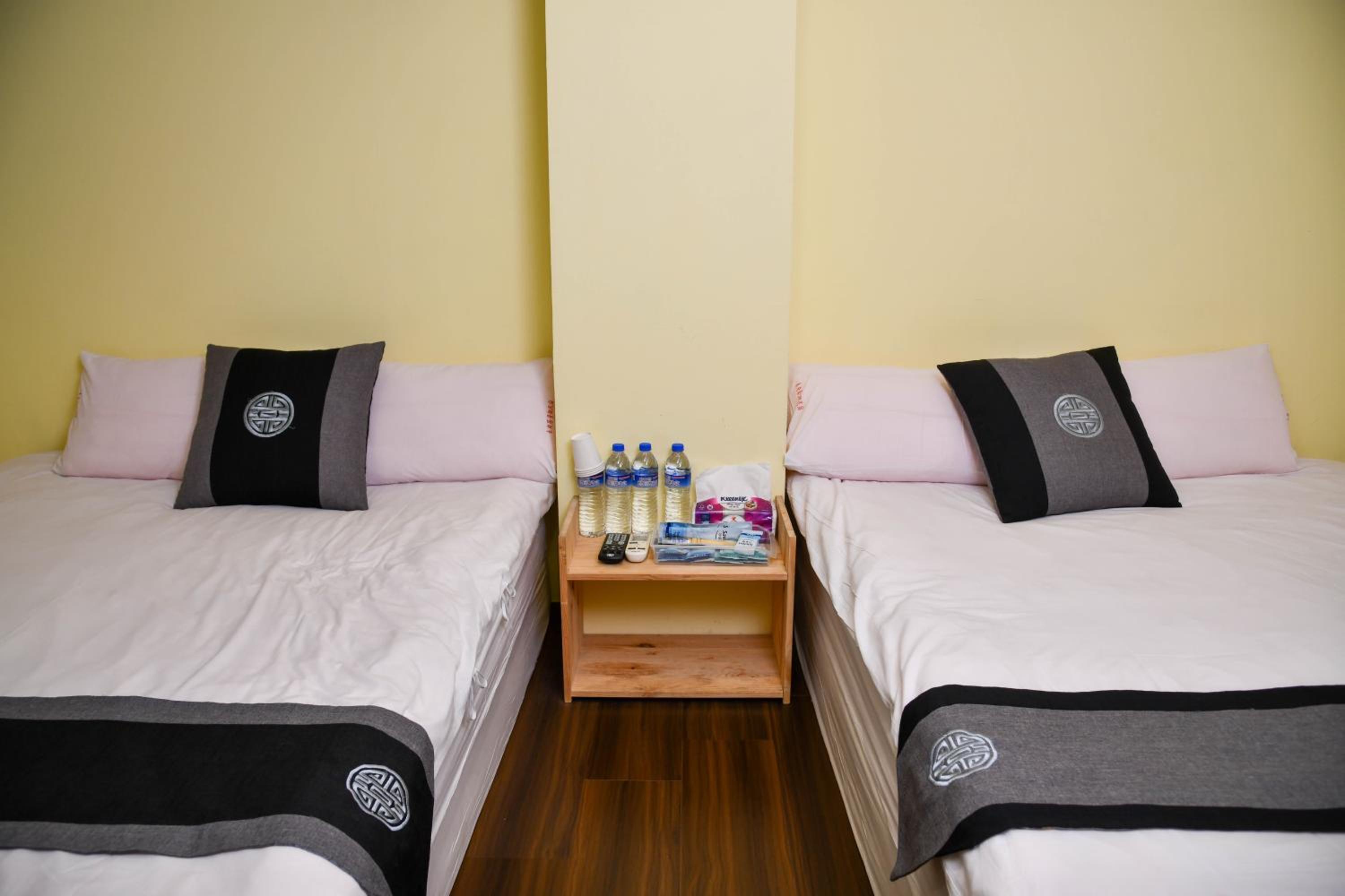 Standard Quadruple Room Without Window photo 3