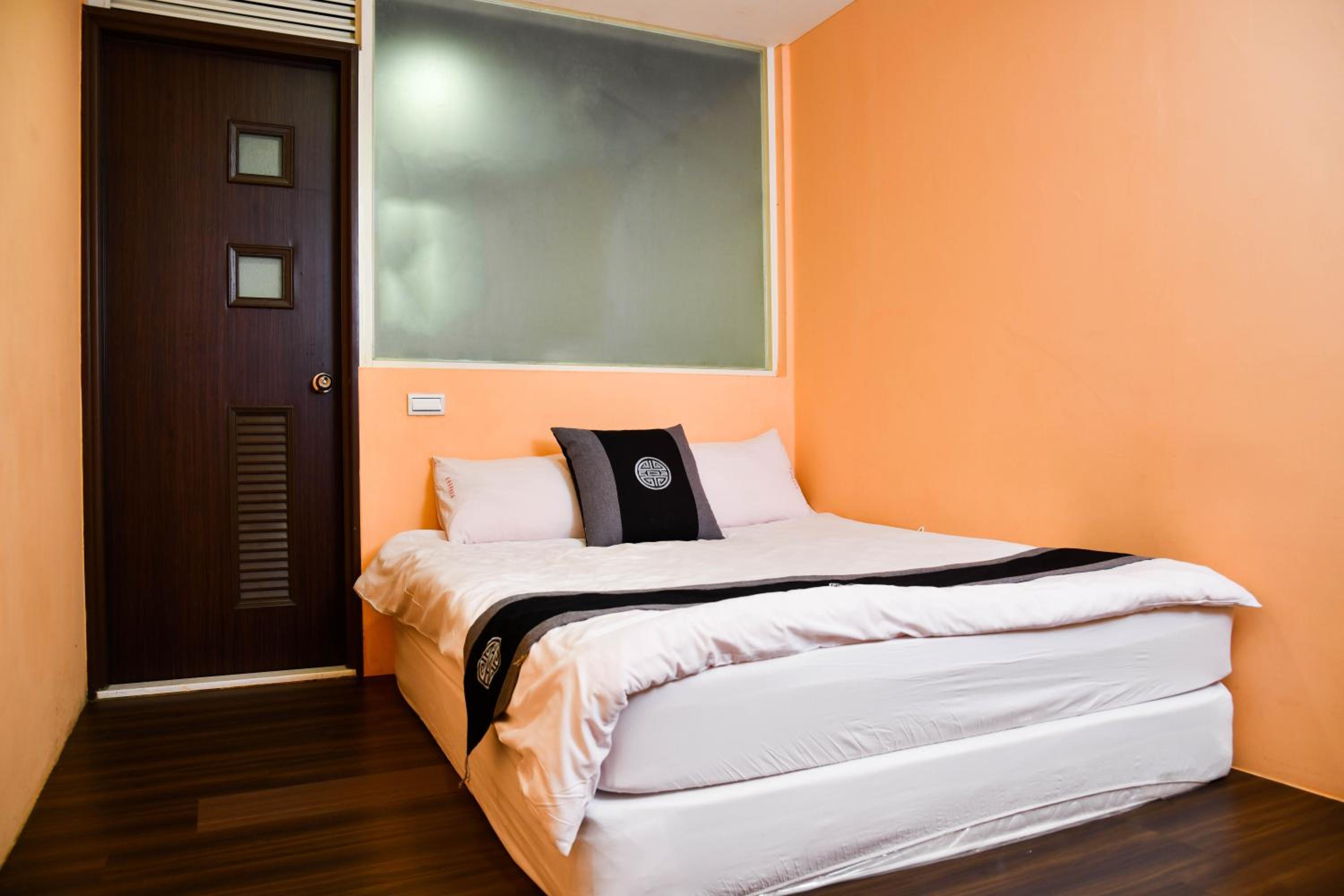 Standard Double Room without Window photo 2