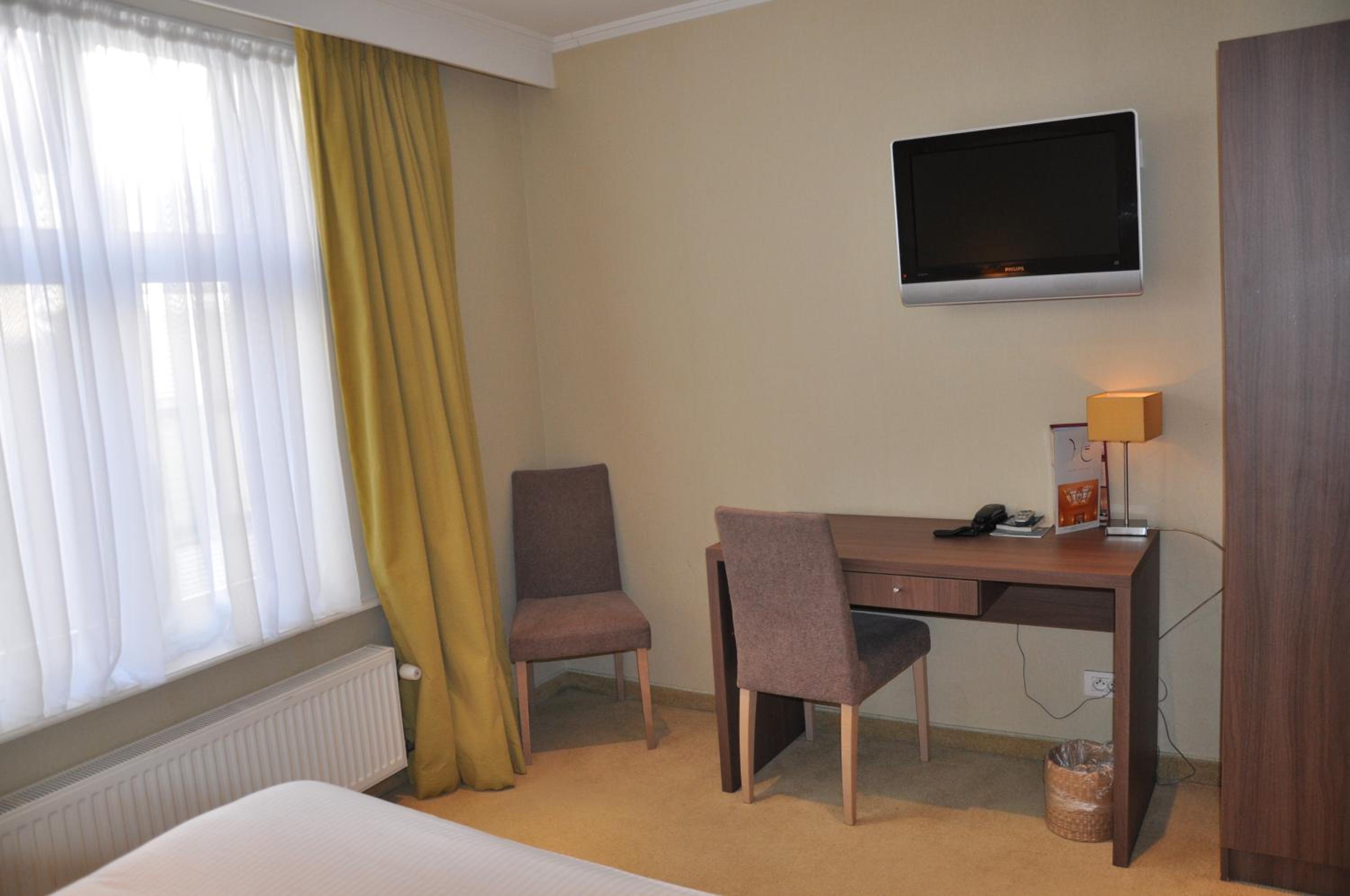Small Comfort Room - Photo 13