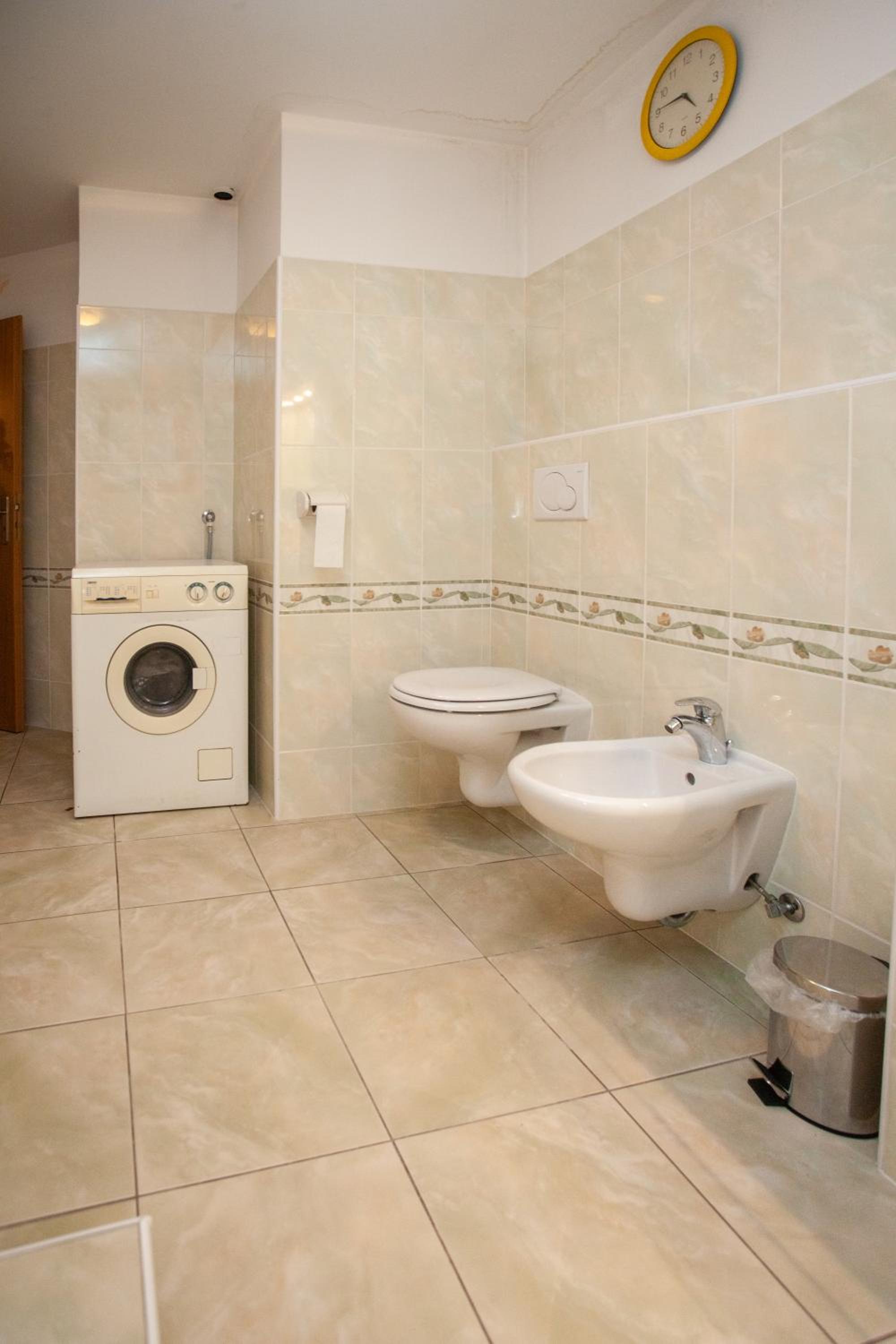 Quadruple Room with Private Bathroom photo 2