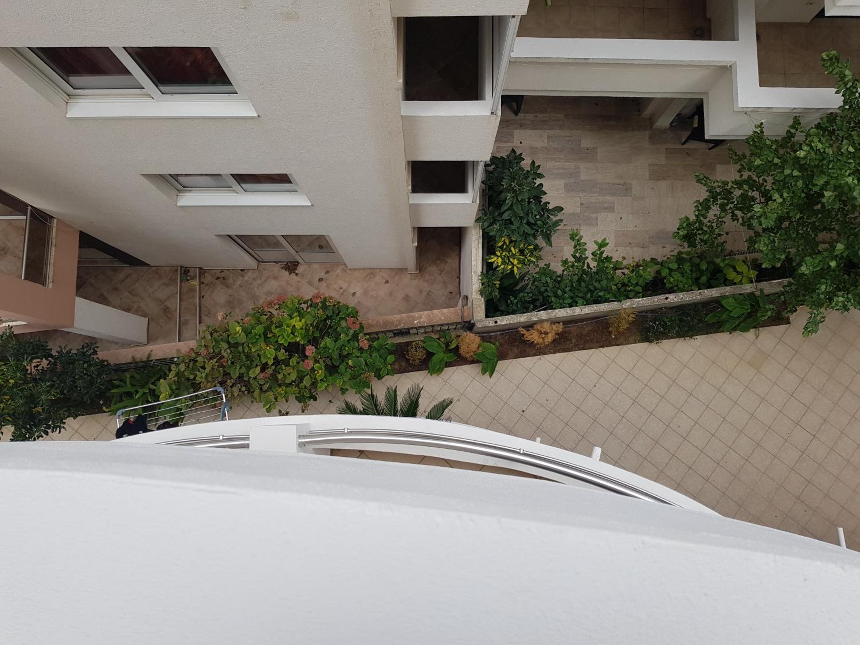 Studio with Balcony - Photo 11