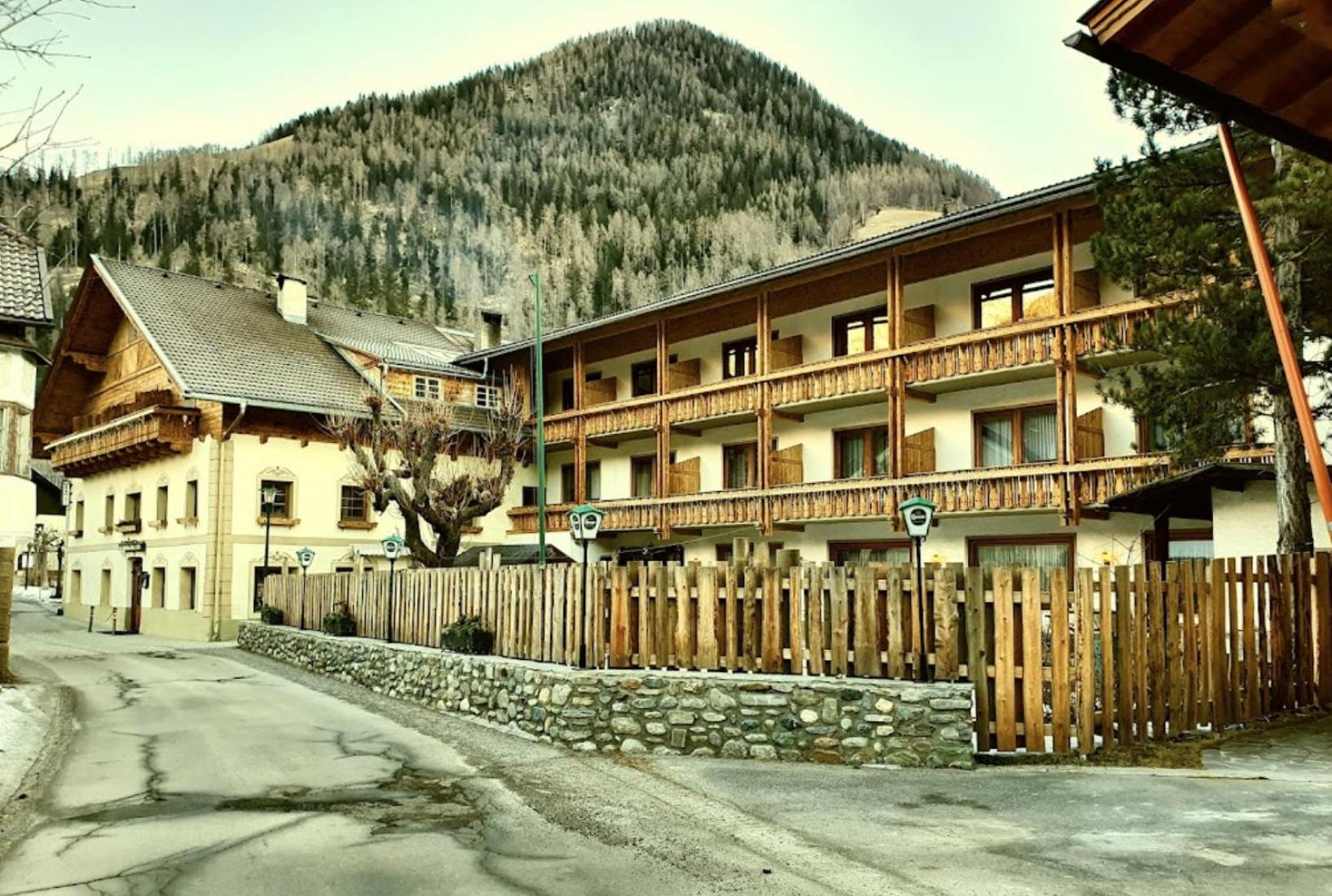 Apartment with Mountain View photo 2