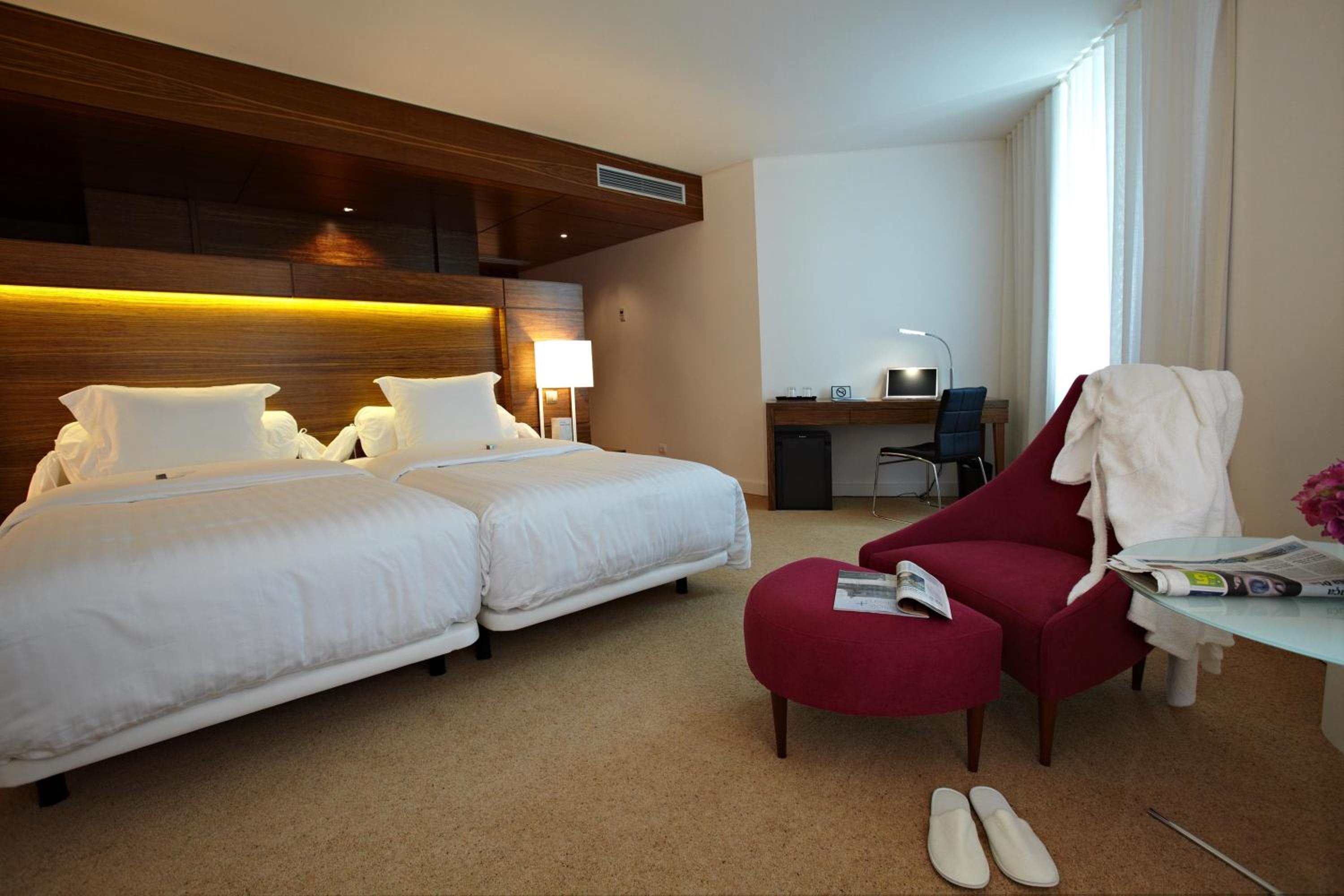 Suite - Photo 1