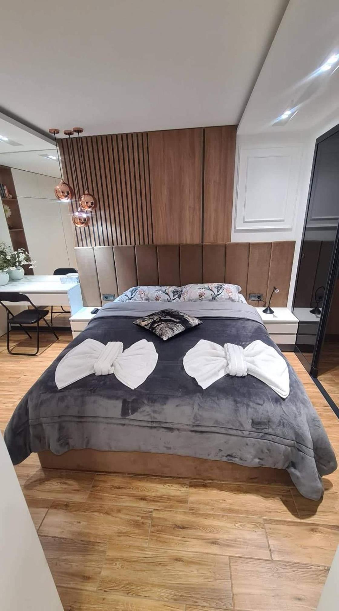 One-Bedroom Apartment - Photo 2