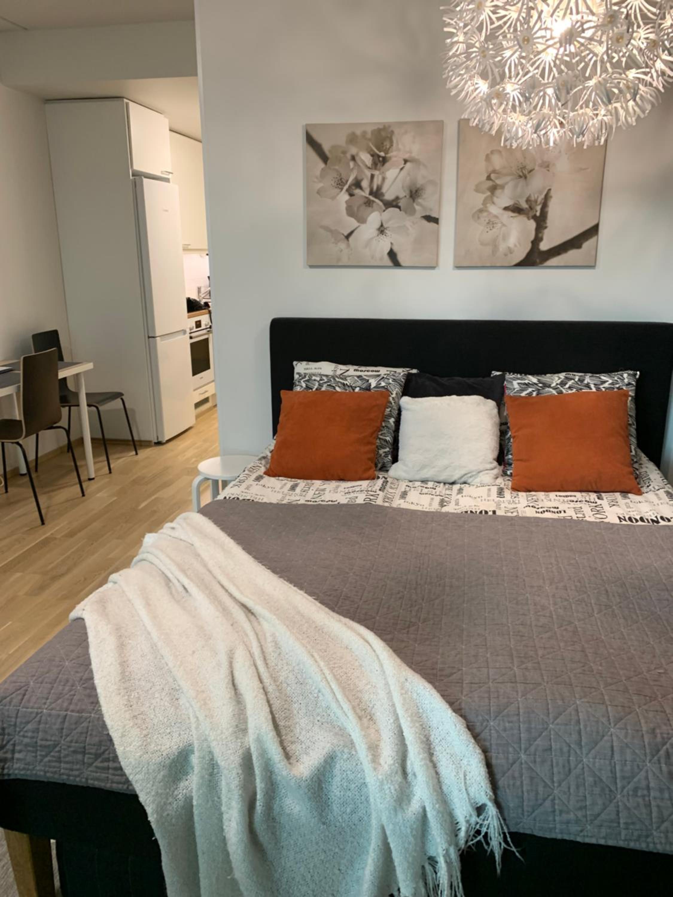 One-Bedroom Apartment - Photo 1